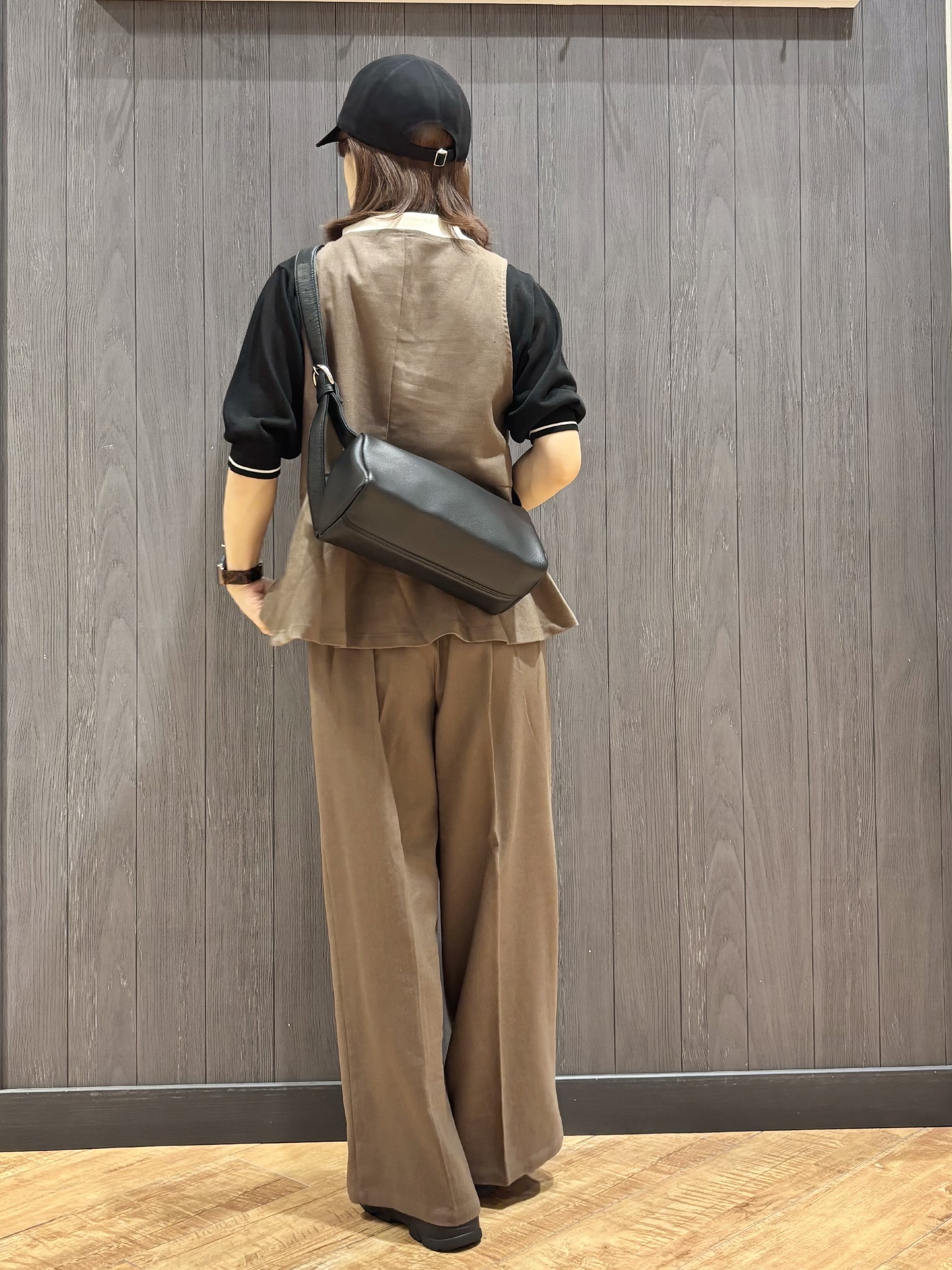 meiさんの「SHOO･LA･RUE｜【2点セット/S-LL】迷わず着られる 麻調ビスチェ＋ワイドパンツセット」を使ったコーディネート