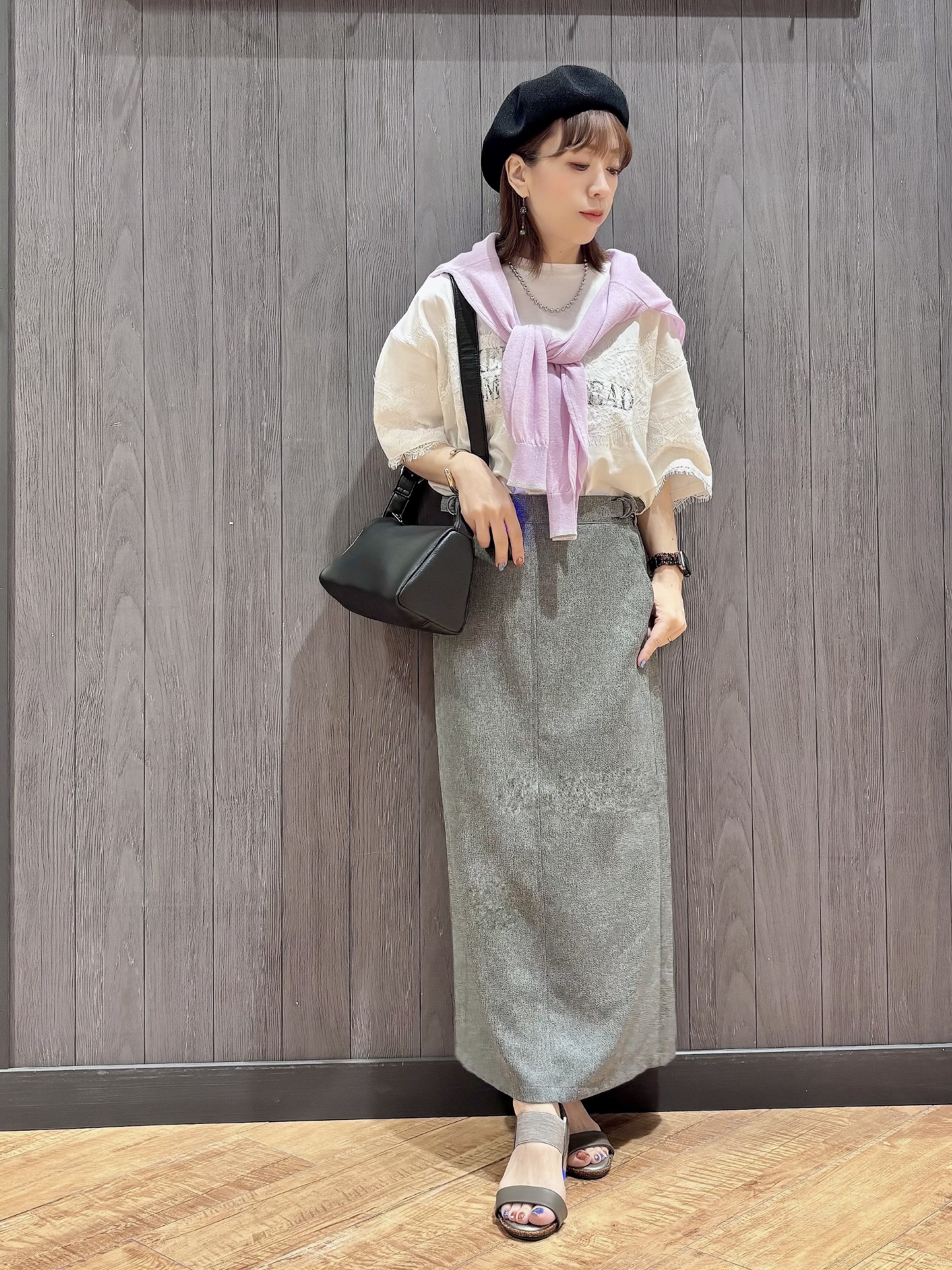 meiさんの「SHOO･LA･RUE｜【洗濯機可】レースデザインでこなれ見え ロゴプリントTシャツ」を使ったコーディネート