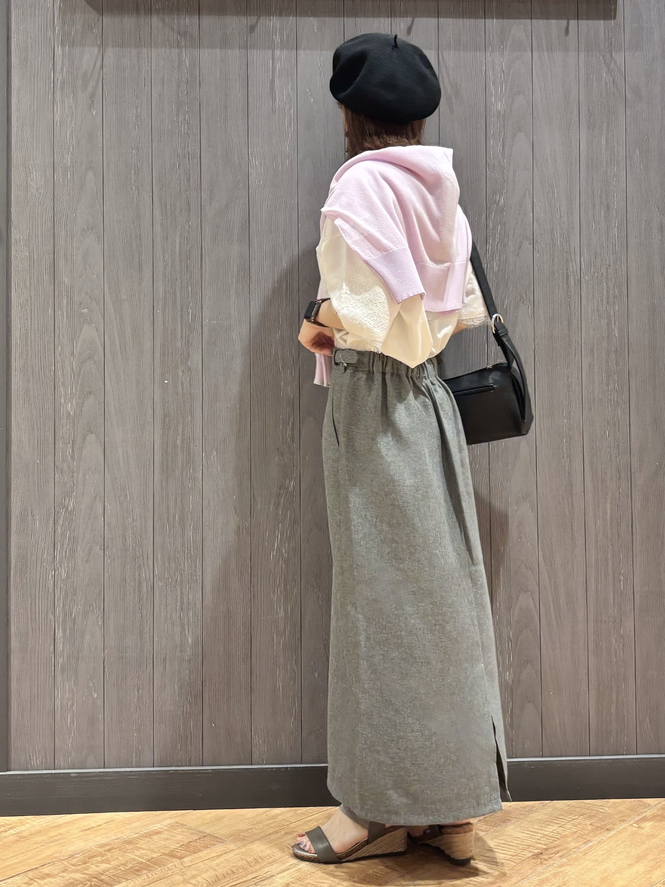 meiさんの「SHOO･LA･RUE｜【洗濯機可】レースデザインでこなれ見え ロゴプリントTシャツ」を使ったコーディネート