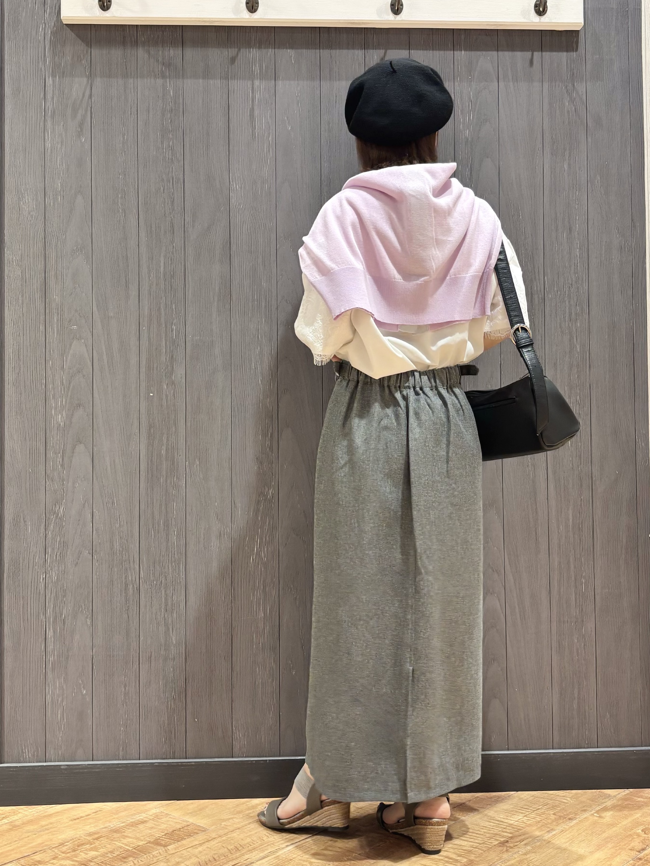 meiさんの「SHOO･LA･RUE｜【洗濯機可】レースデザインでこなれ見え ロゴプリントTシャツ」を使ったコーディネート