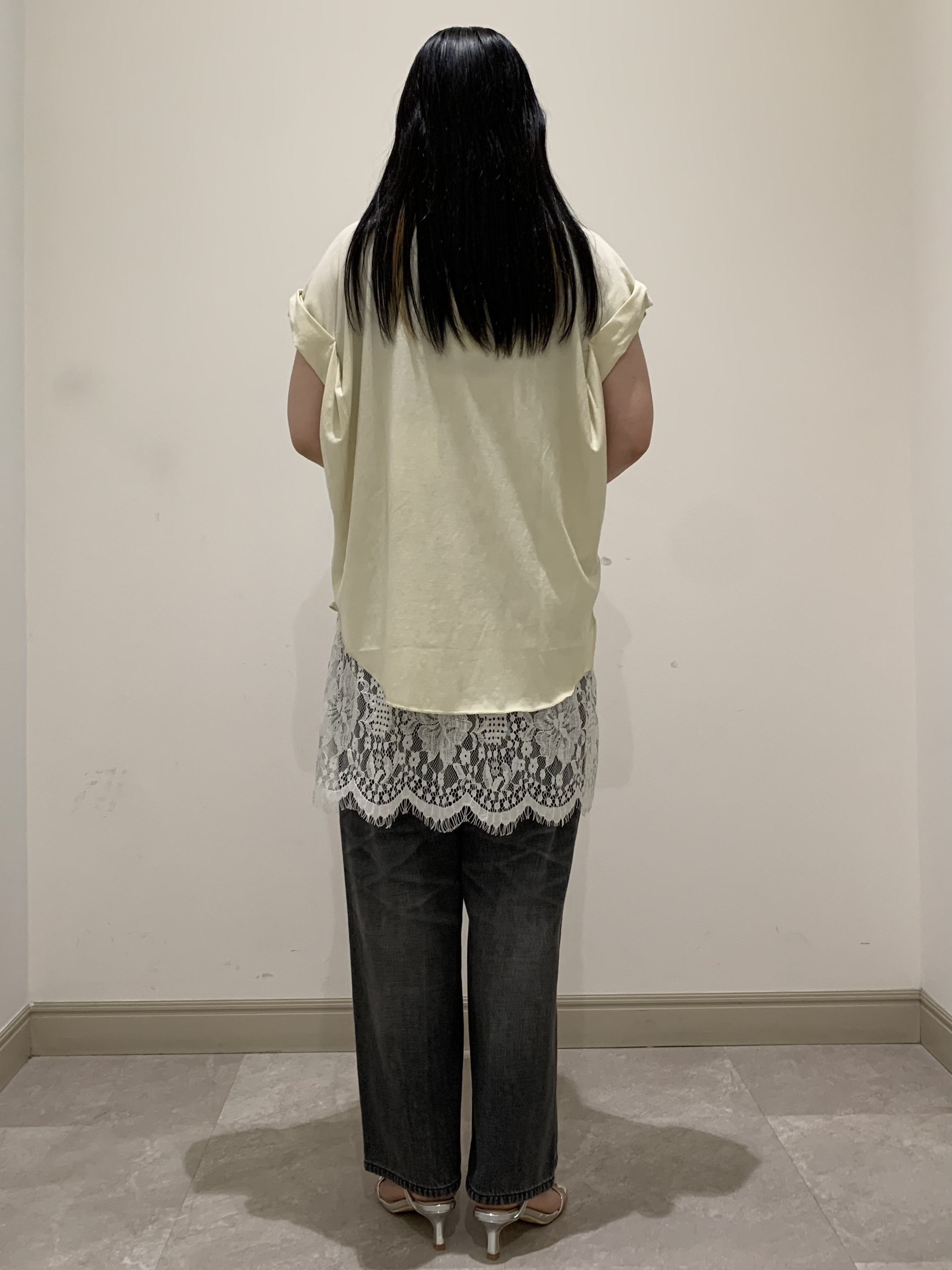 SAKAIさんの「DRESSTERIOR｜ヴィンテージ加工ワイドデニムパンツ」を使ったコーディネート