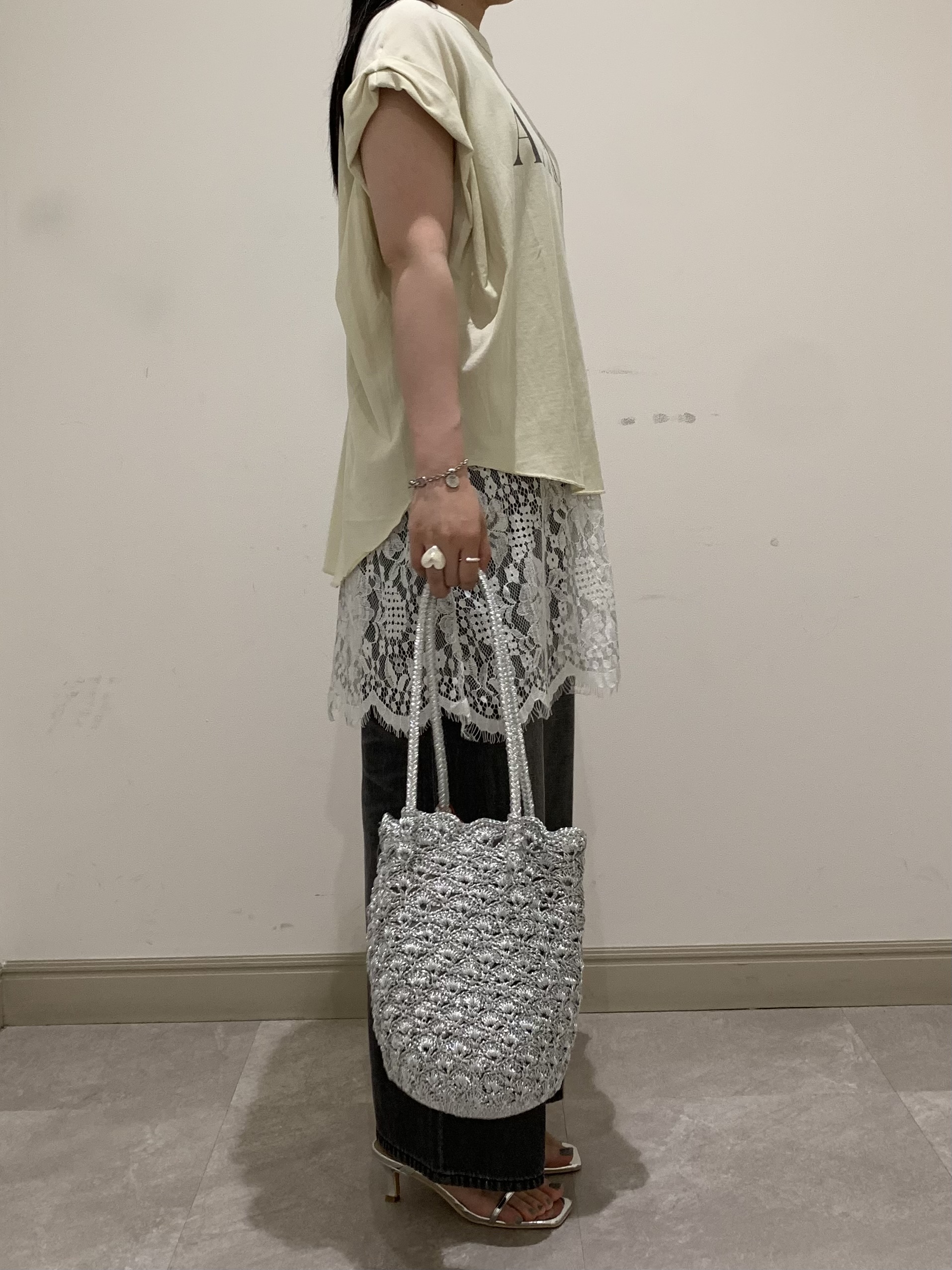 SAKAIさんの「DRESSTERIOR｜ヴィンテージ加工ワイドデニムパンツ」を使ったコーディネート