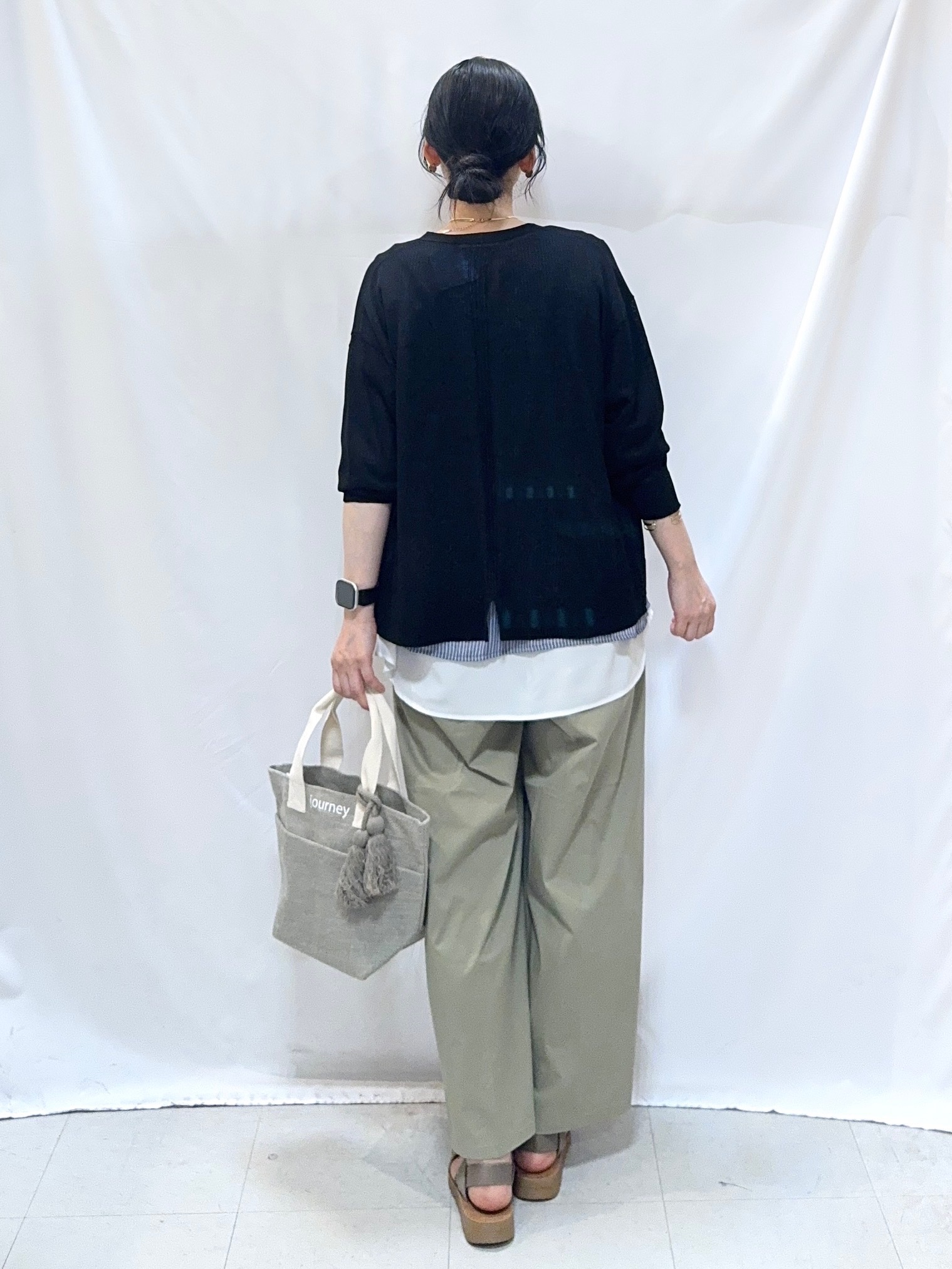𝐇𝐢𝐫𝐨𝐦𝐢さんの「SHOO･LA･RUE｜【洗濯機可/S-LL】オンにもオフにも マルチに使えるボタンレスカーディガン」を使ったコーディネート