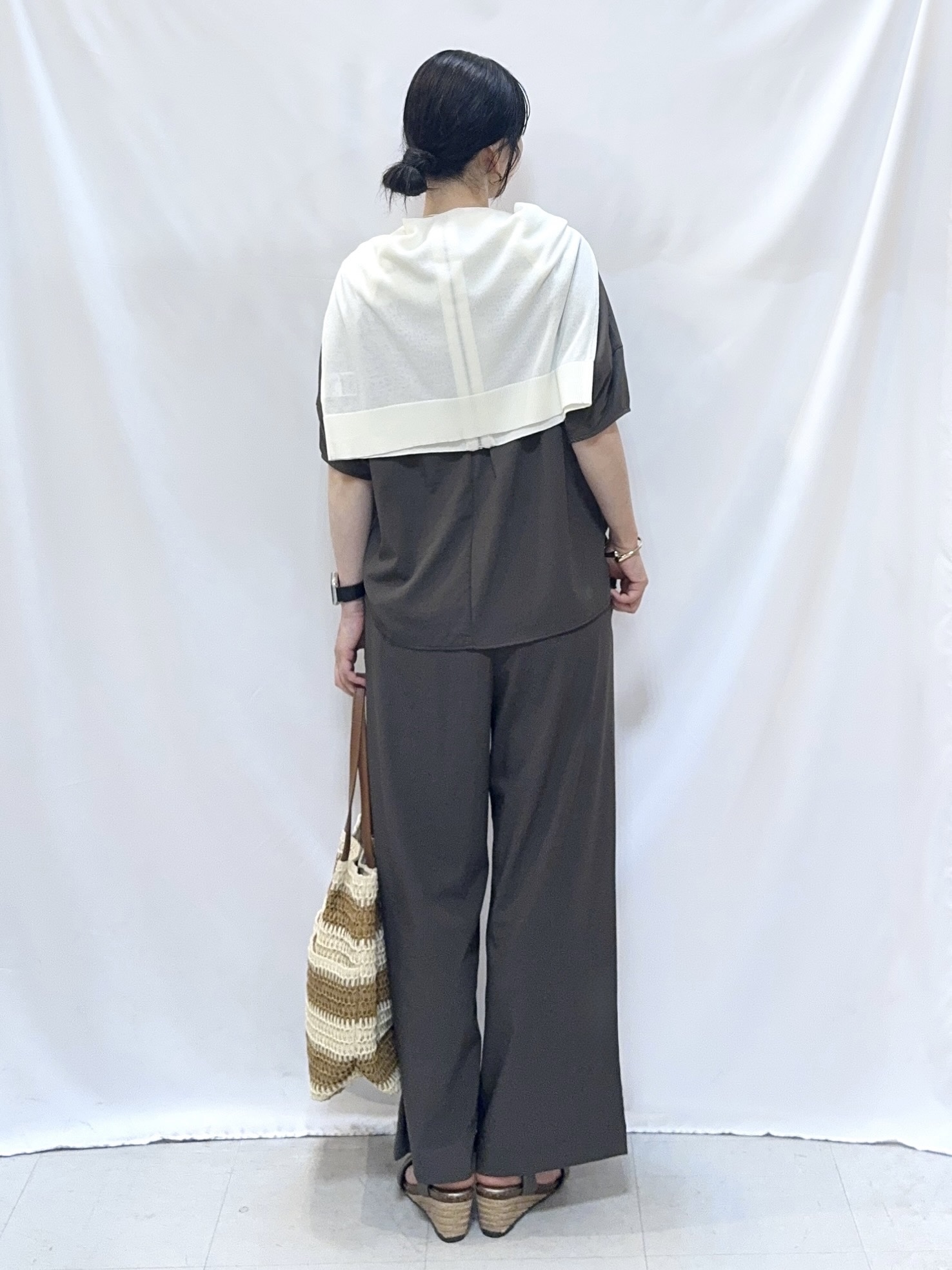 𝐇𝐢𝐫𝐨𝐦𝐢さんの「SHOO･LA･RUE｜【洗濯機可/S-LL】程よいVネックですっきり魅せる ジップアップ 7分袖シアーカーディガン」を使ったコーディネート