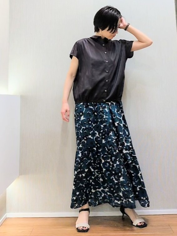 ミズタさんの「UNTITLED｜【セットアップ可/軽量/清涼感】ローンギャザーブラウス」を使ったコーディネート
