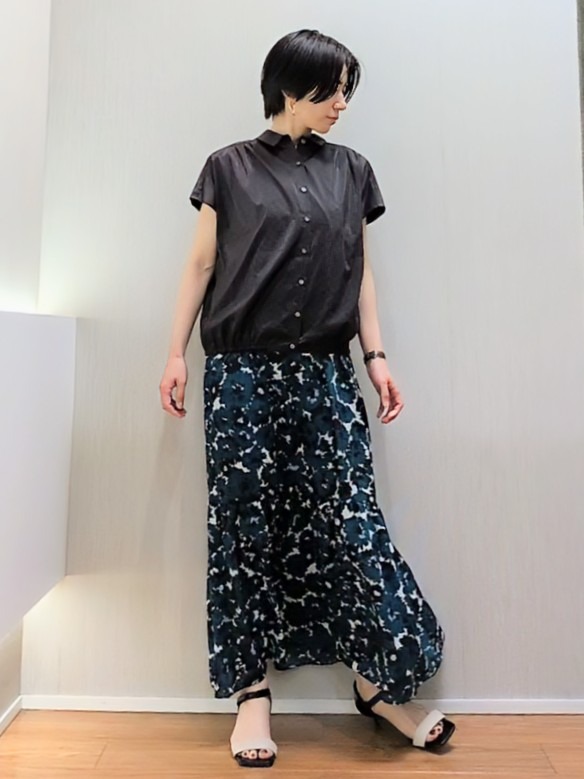 ミズタさんの「UNTITLED｜【セットアップ可/軽量/清涼感】ローンギャザーブラウス」を使ったコーディネート