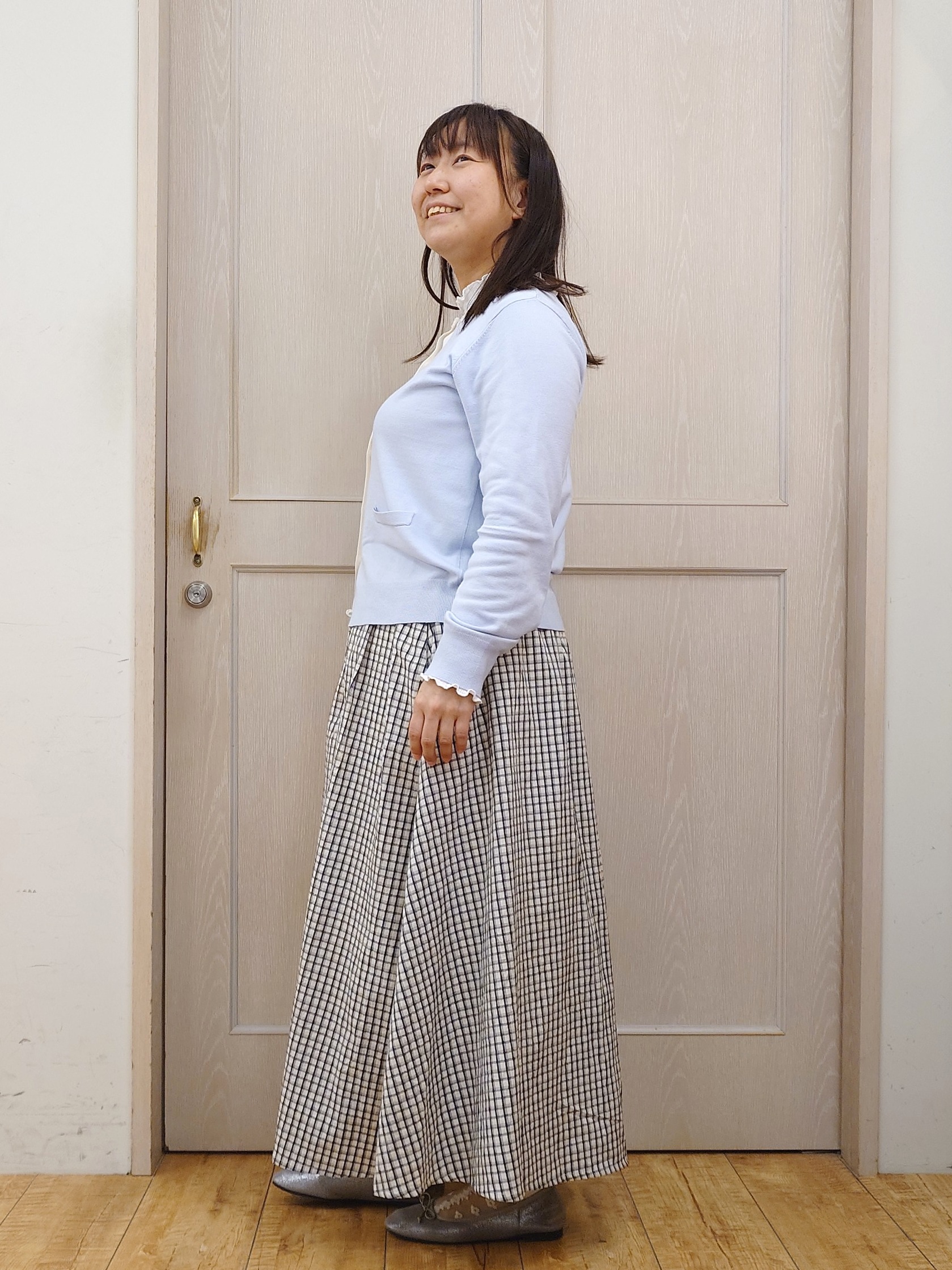 とろろさんの「SHOO･LA･RUE｜【セットアップ可/洗濯機可/S-LL】軽やかに揺れる サッカーチェック フレアスカート」を使ったコーディネート