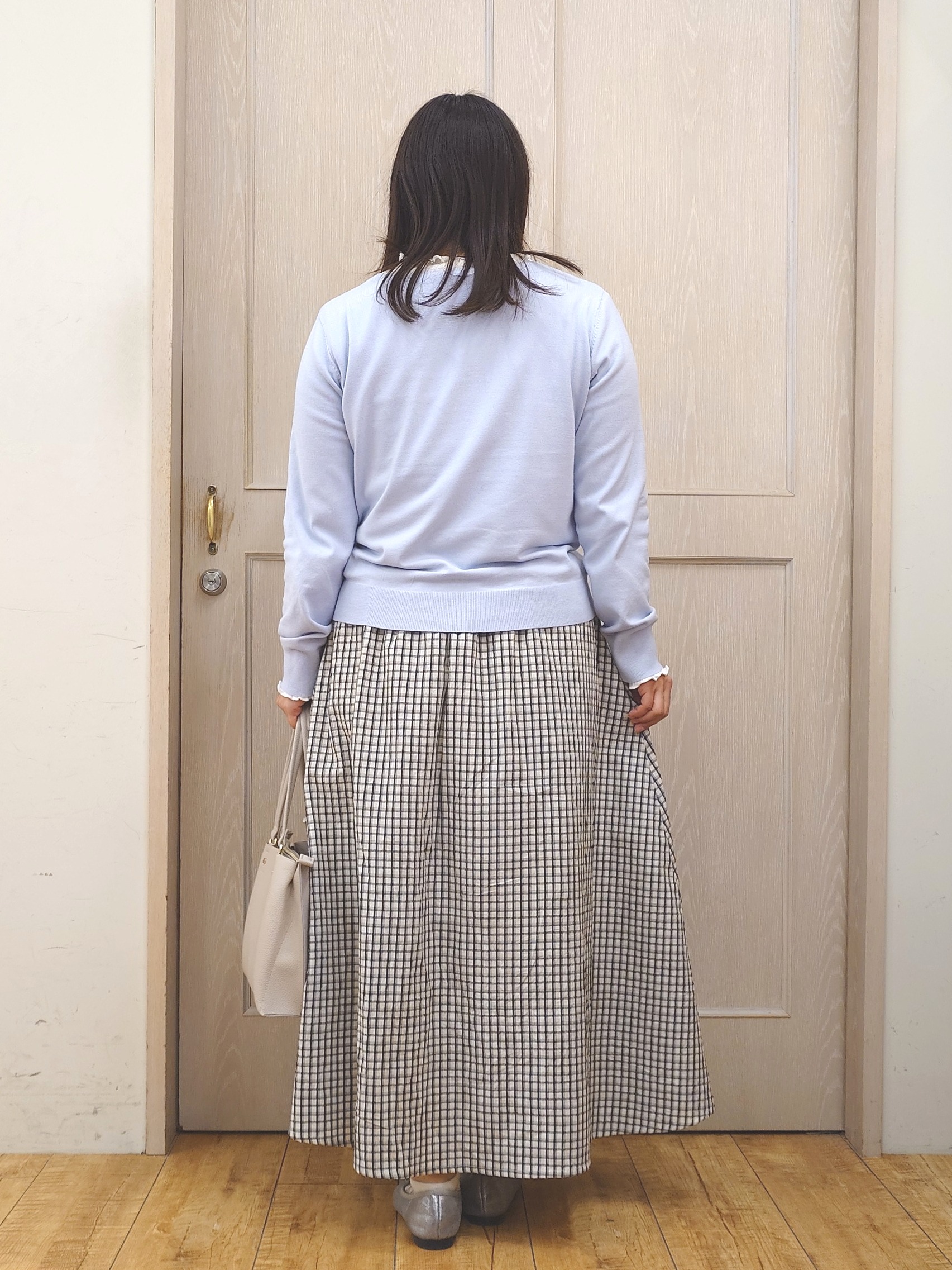 とろろさんの「SHOO･LA･RUE｜【セットアップ可/洗濯機可/S-LL】軽やかに揺れる サッカーチェック フレアスカート」を使ったコーディネート