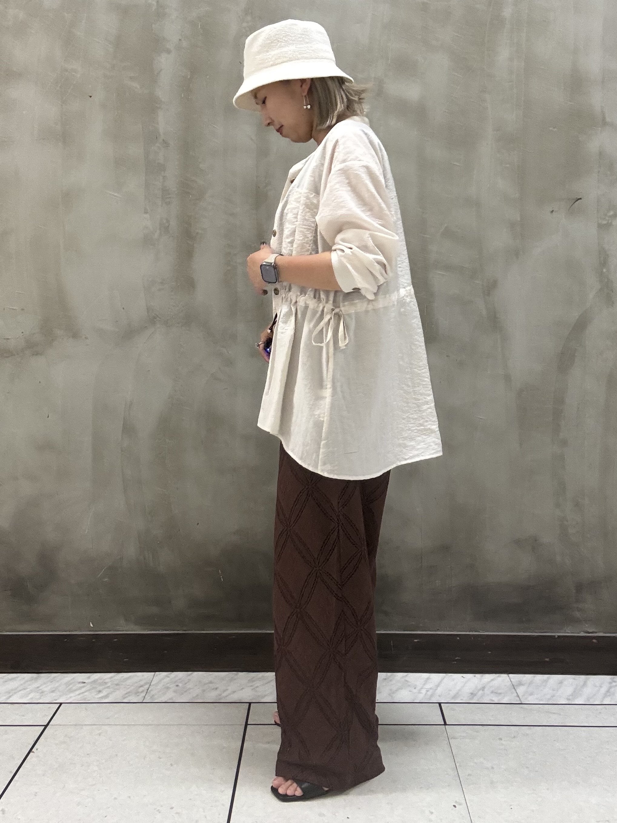 minaさんの「grove｜高評価！【体型カバー・洗える】シアーサファリシャツジャケット」を使ったコーディネート