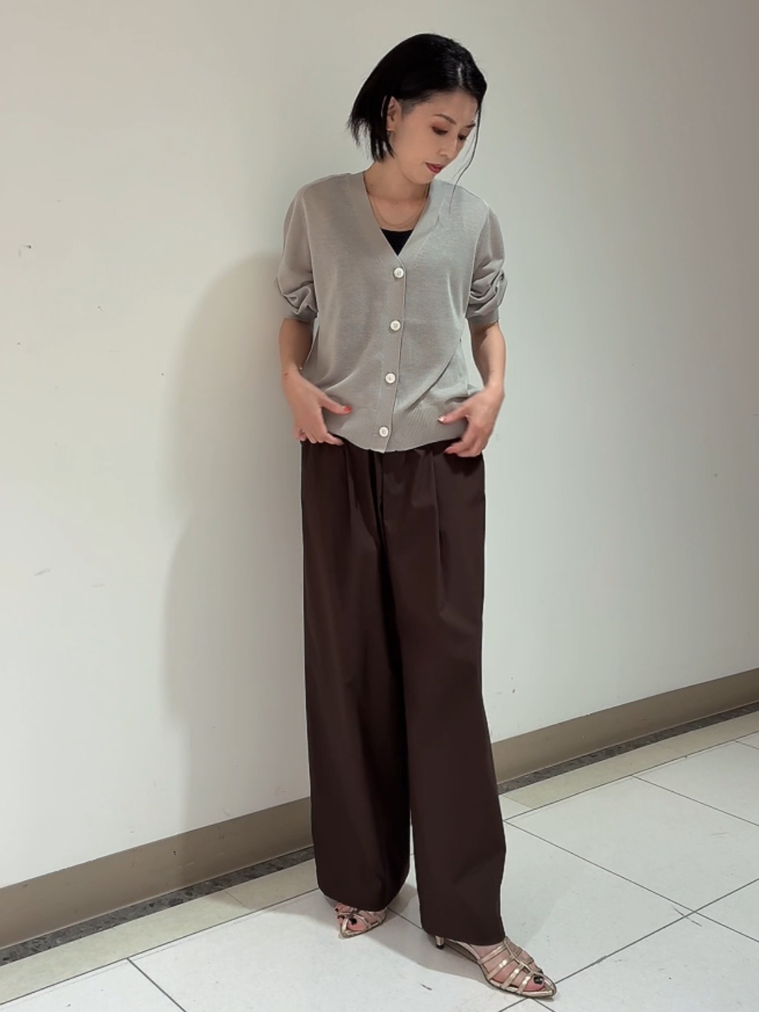 環さんの「UNTITLED｜◆【追加/ステンレス】カーヴィプレートショートネックレス」を使ったコーディネート