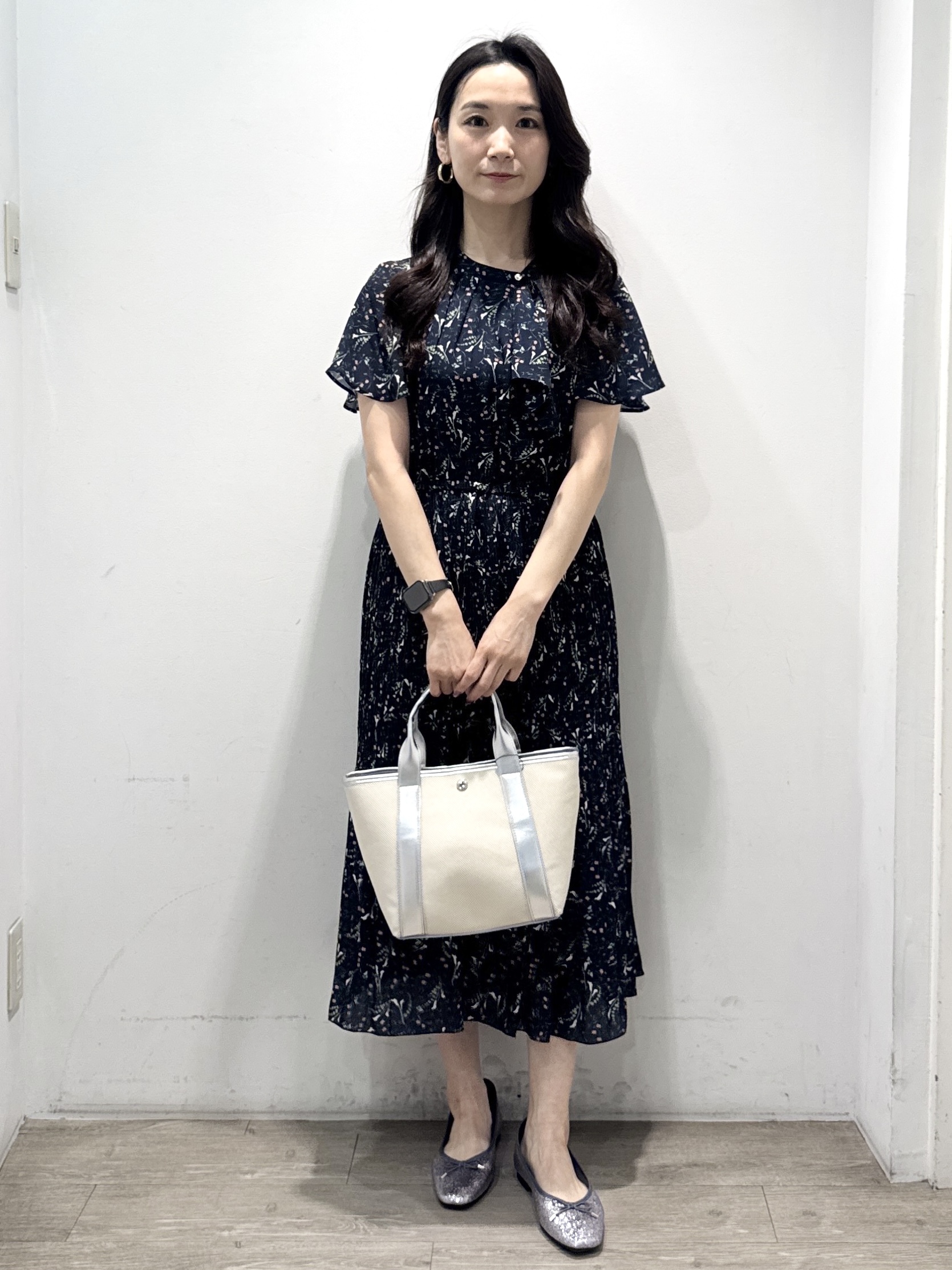 yuicciさんの「OPAQUE.CLIP｜◆【日比谷花壇コラボ】ラッフルタイプリーツワンピース【防シワ/洗濯機OK】」を使ったコーディネート