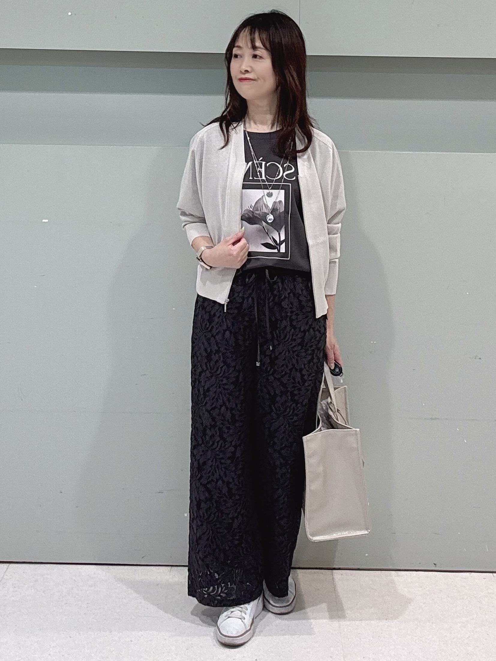 makiさんの「UNTITLED｜【アンサンブル可/日除け・冷房対策】シアーレーヨンZIPカーディガン」を使ったコーディネート