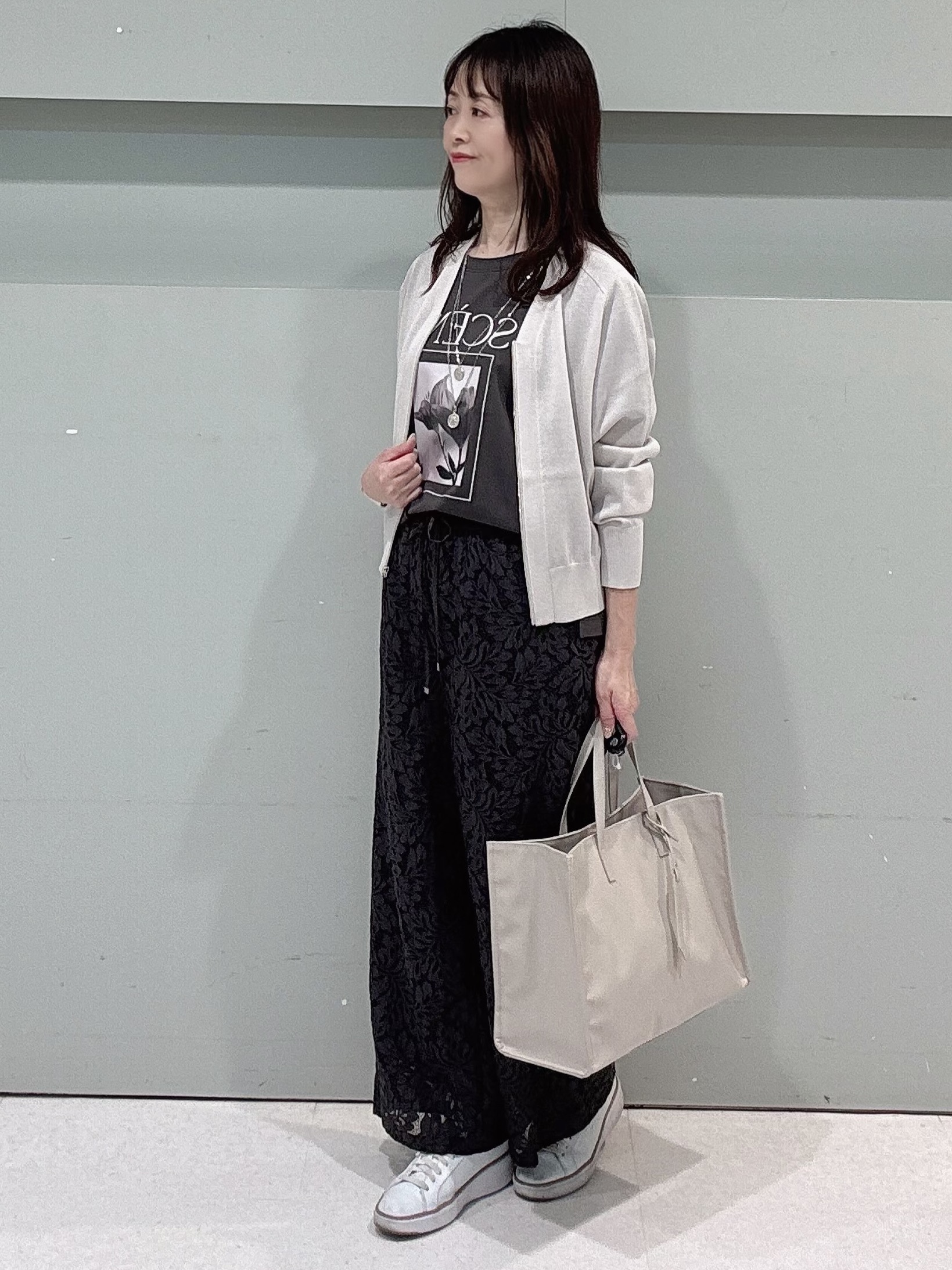 makiさんの「UNTITLED｜【アンサンブル可/日除け・冷房対策】シアーレーヨンZIPカーディガン」を使ったコーディネート