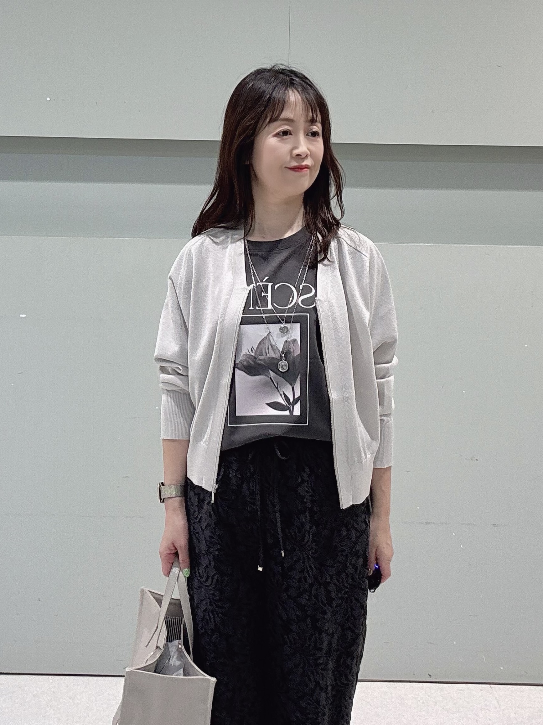 makiさんの「UNTITLED｜【アンサンブル可/日除け・冷房対策】シアーレーヨンZIPカーディガン」を使ったコーディネート