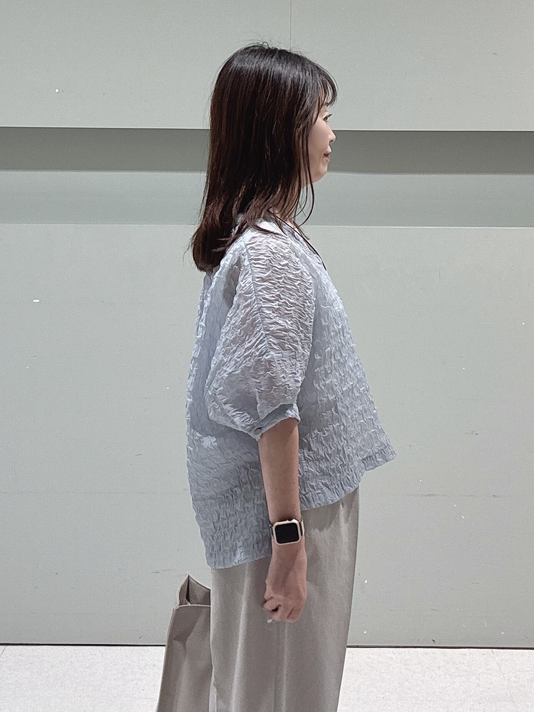 makiさんの「UNTITLED｜【洗える】シアーVネックブラウス」を使ったコーディネート