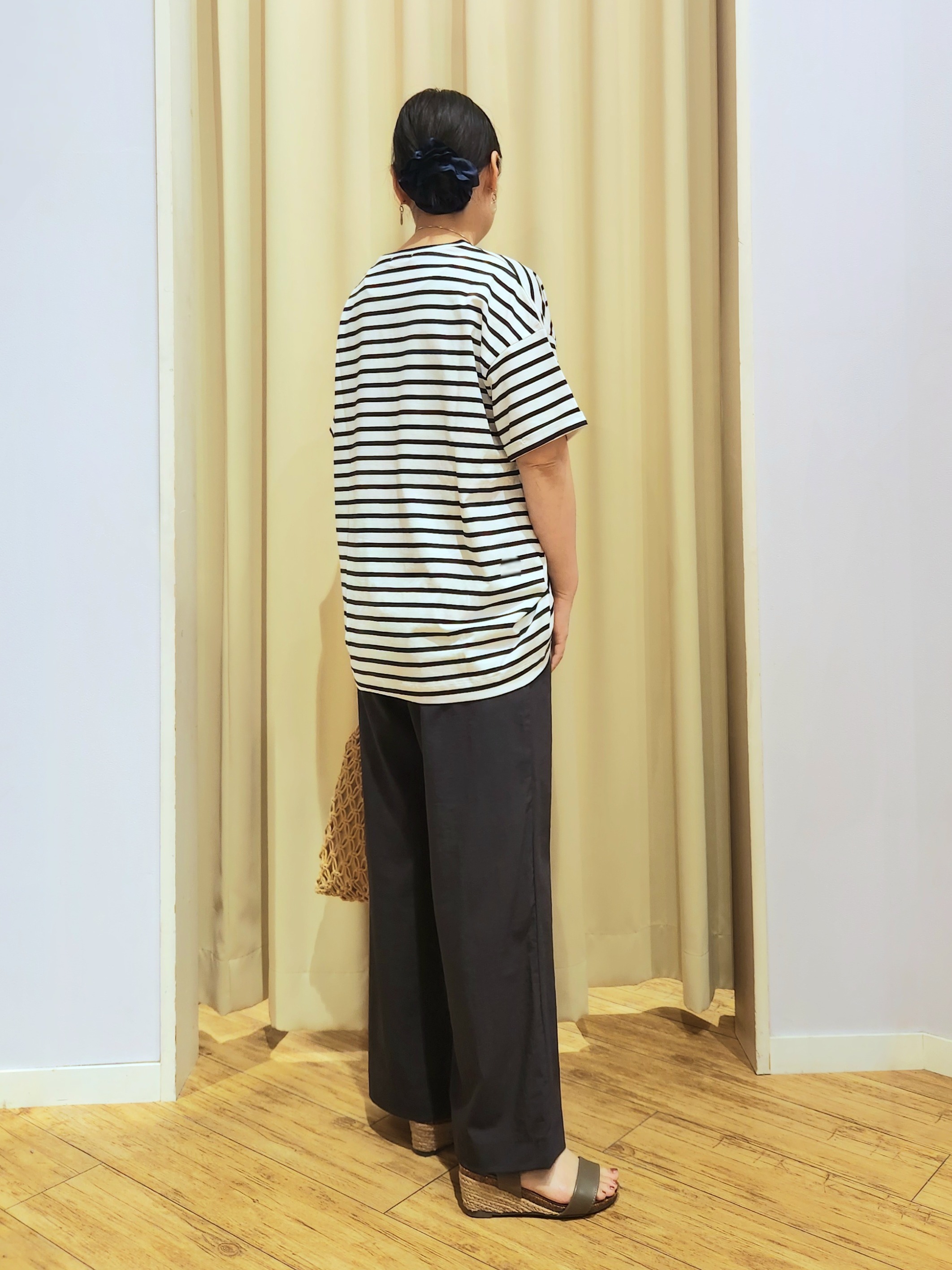くまさんの「SHOO･LA･RUE｜【体型カバー/S-LL/洗濯機可】インせず決まる フロントタックデザインTシャツ」を使ったコーディネート