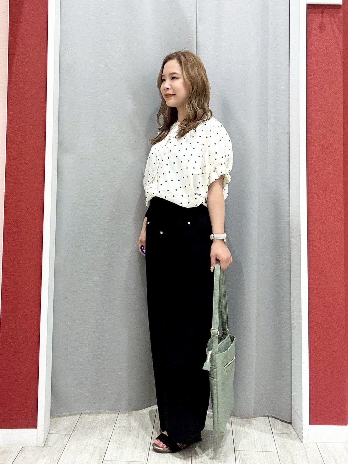 shioさんの「SHOO･LA･RUE｜【洗濯機可／洗濯後しわになりにくい】大人の甘さをプラスする ドット柄袖タックブラウス」を使ったコーディネート