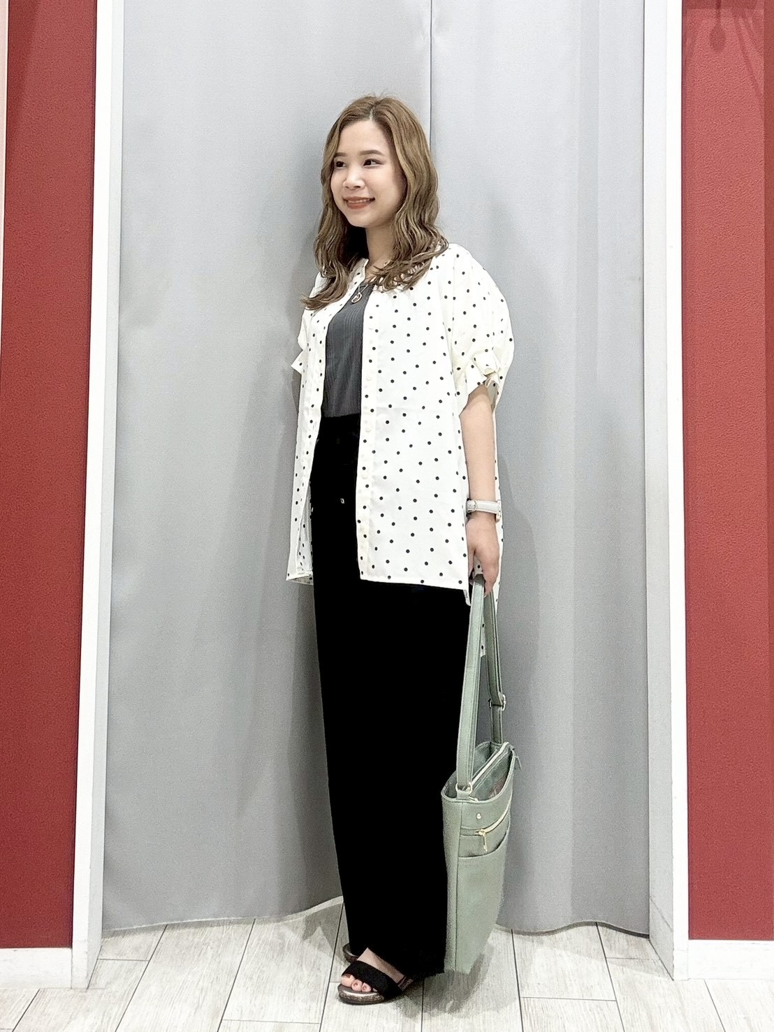 shioさんの「SHOO･LA･RUE｜【洗濯機可／洗濯後しわになりにくい】大人の甘さをプラスする ドット柄袖タックブラウス」を使ったコーディネート