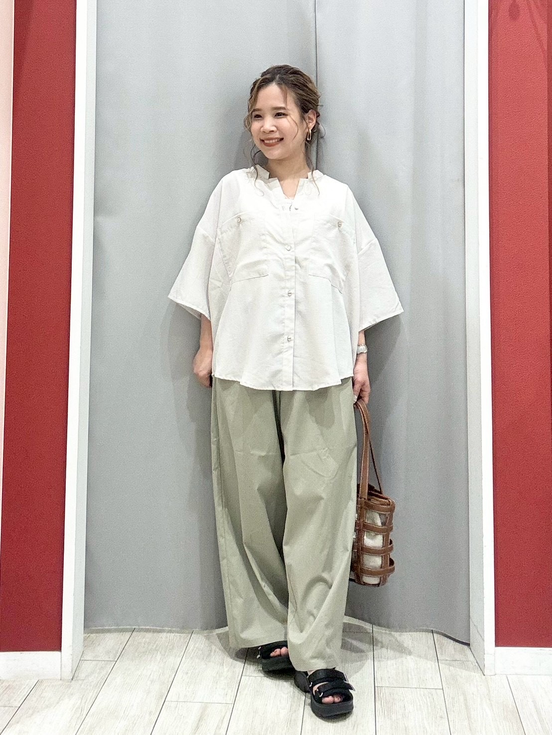 shioさんの「SHOO･LA･RUE｜【洗濯機可/S-LL】大人の抜け感 ゆるっと5分袖シャツ」を使ったコーディネート