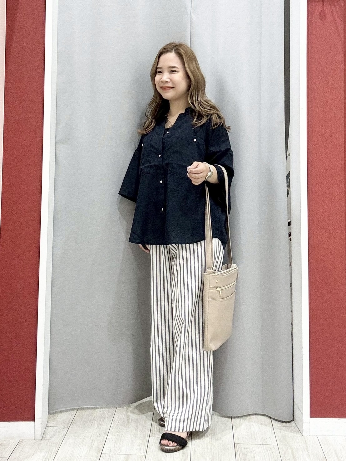 shioさんの「SHOO･LA･RUE｜【洗濯機可/S-LL】大人の抜け感 ゆるっと5分袖シャツ」を使ったコーディネート