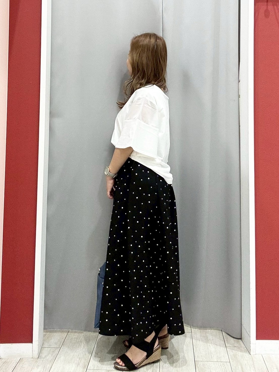 shioさんの「SHOO･LA･RUE｜【S-LL/洗濯機可/体型カバー】フレアスリーブで二の腕を自然に隠せる 浅VネックTシャツ」を使ったコーディネート