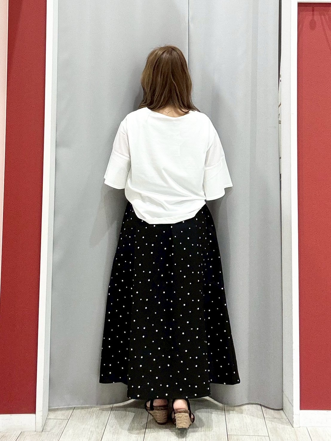 shioさんの「SHOO･LA･RUE｜【S-LL/洗濯機可/体型カバー】フレアスリーブで二の腕を自然に隠せる 浅VネックTシャツ」を使ったコーディネート