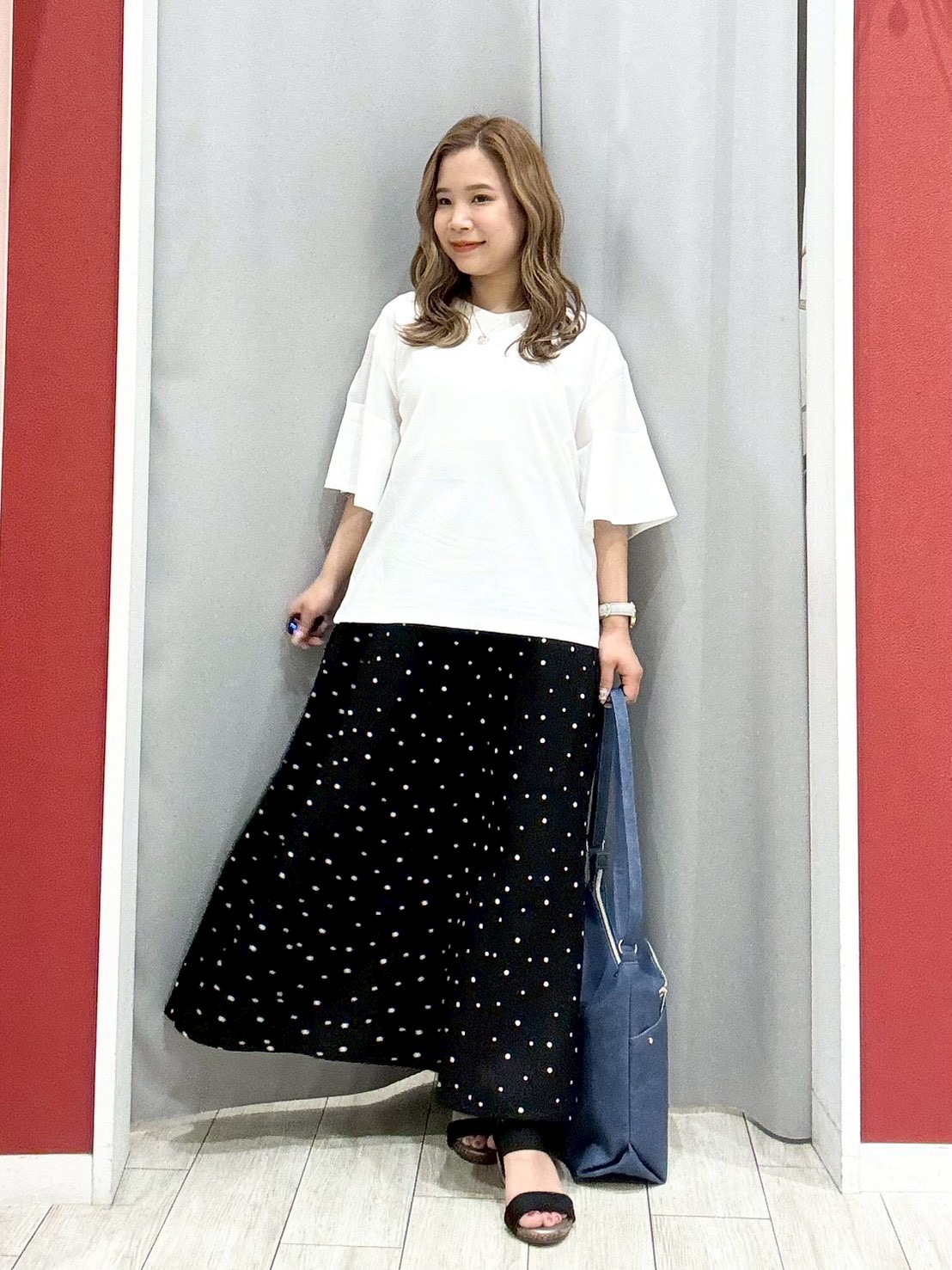 shioさんの「SHOO･LA･RUE｜【S-LL/洗濯機可/体型カバー】フレアスリーブで二の腕を自然に隠せる 浅VネックTシャツ」を使ったコーディネート