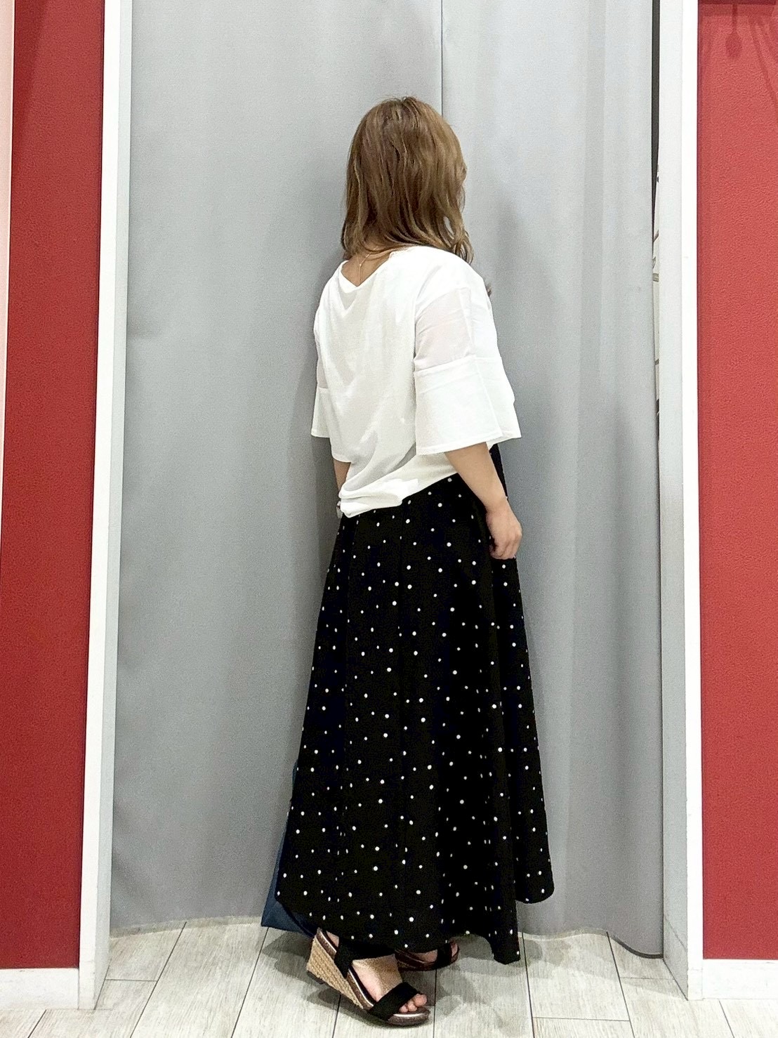 shioさんの「SHOO･LA･RUE｜【S-LL/洗濯機可/体型カバー】フレアスリーブで二の腕を自然に隠せる 浅VネックTシャツ」を使ったコーディネート