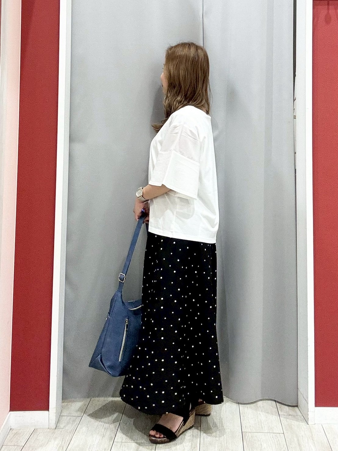 shioさんの「SHOO･LA･RUE｜【S-LL/洗濯機可/体型カバー】フレアスリーブで二の腕を自然に隠せる 浅VネックTシャツ」を使ったコーディネート