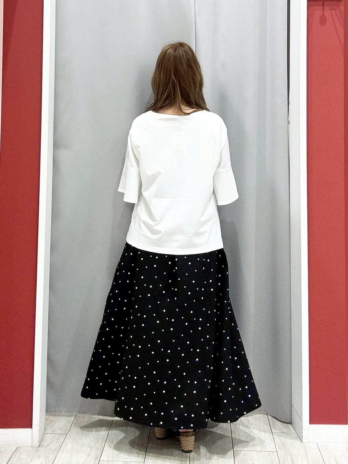 shioさんの「SHOO･LA･RUE｜【S-LL/洗濯機可/体型カバー】フレアスリーブで二の腕を自然に隠せる 浅VネックTシャツ」を使ったコーディネート