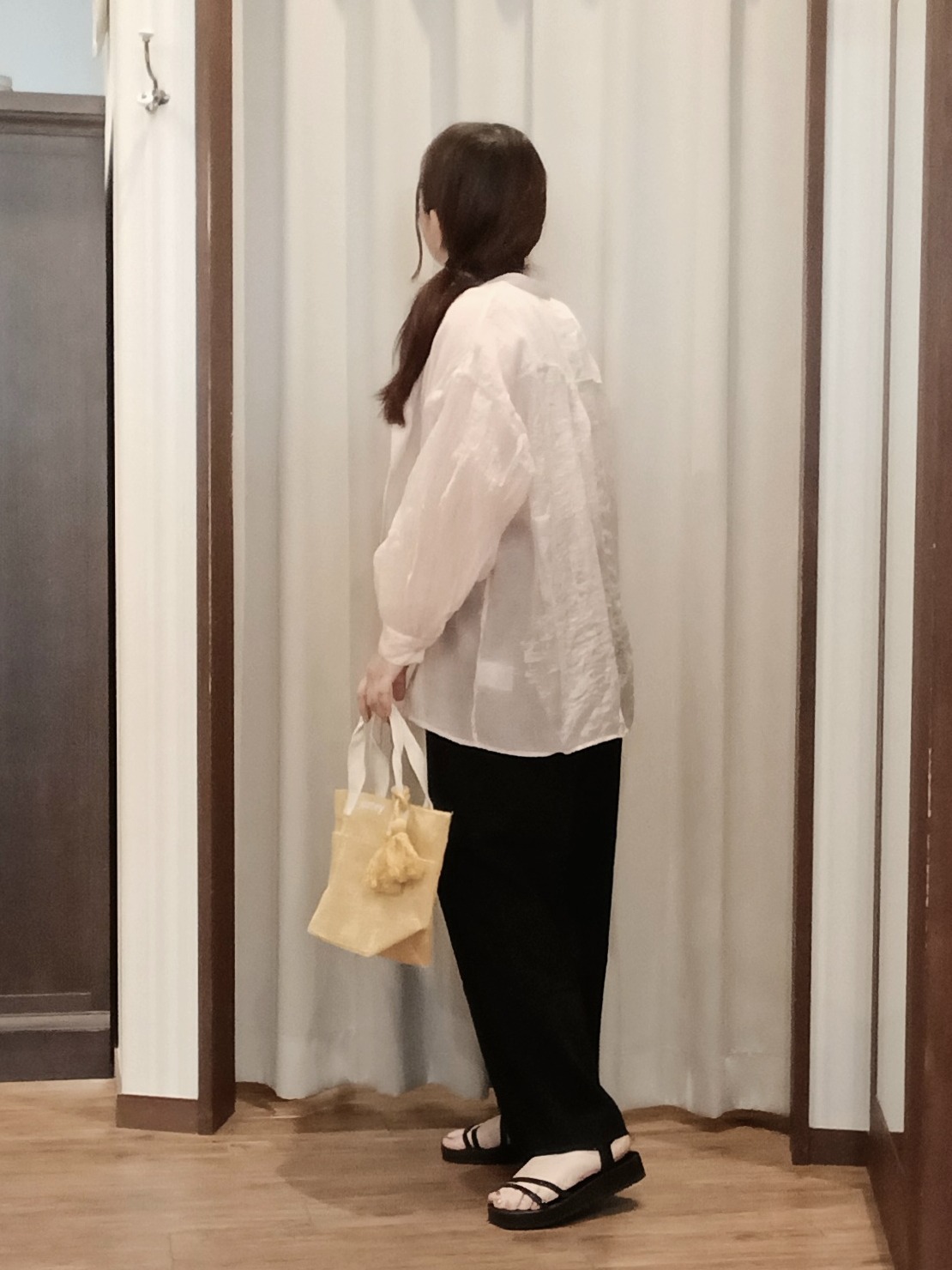 みーあさんの「SHOO･LA･RUE｜【S-LL】大人のシアー感 風合い楽しむバンドカラーシャツ」を使ったコーディネート