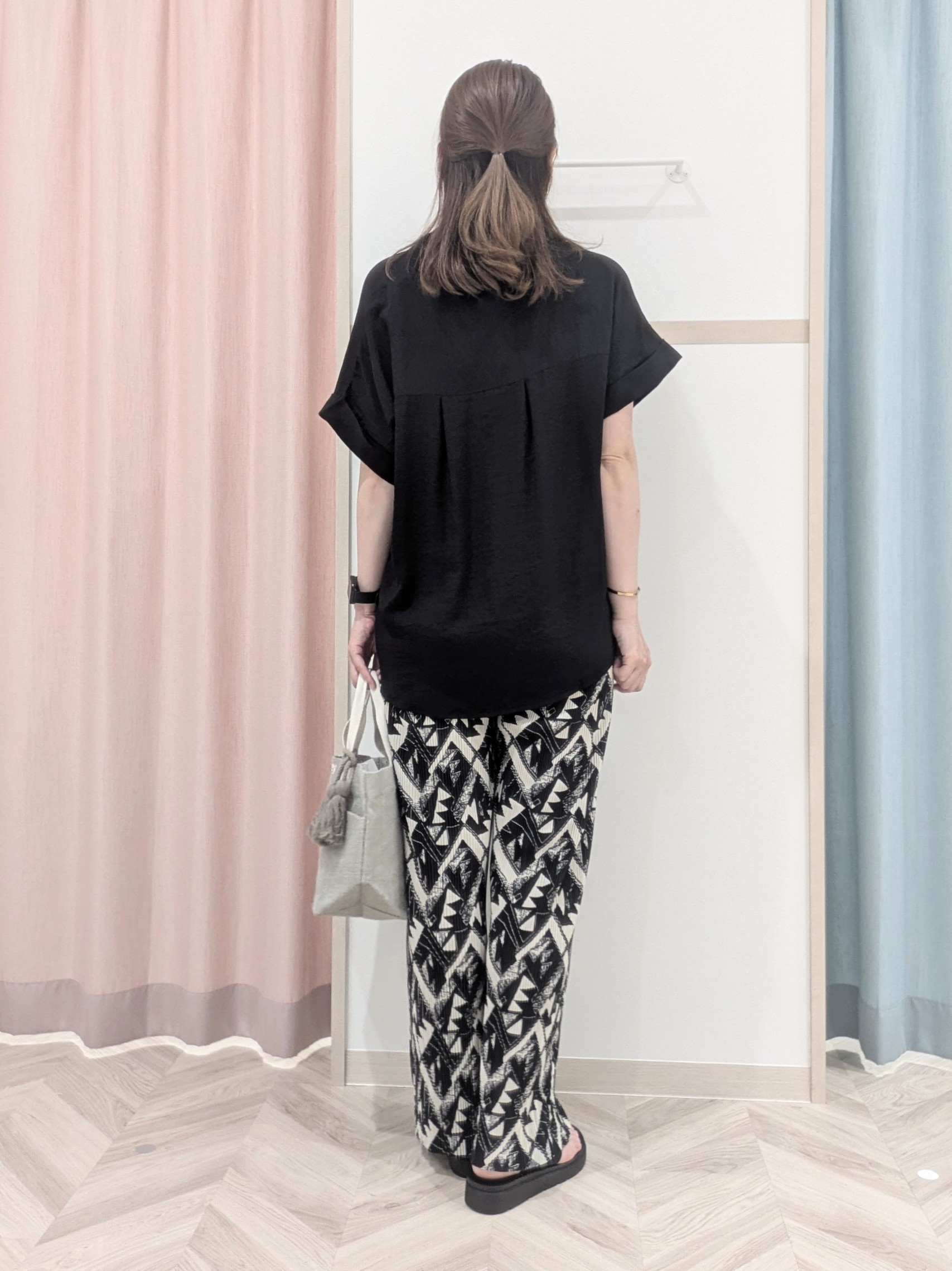 miyuさんの「SHOO･LA･RUE｜【S-LL/洗濯機可】インせず着られる 裾タック スキッパーシャツ」を使ったコーディネート