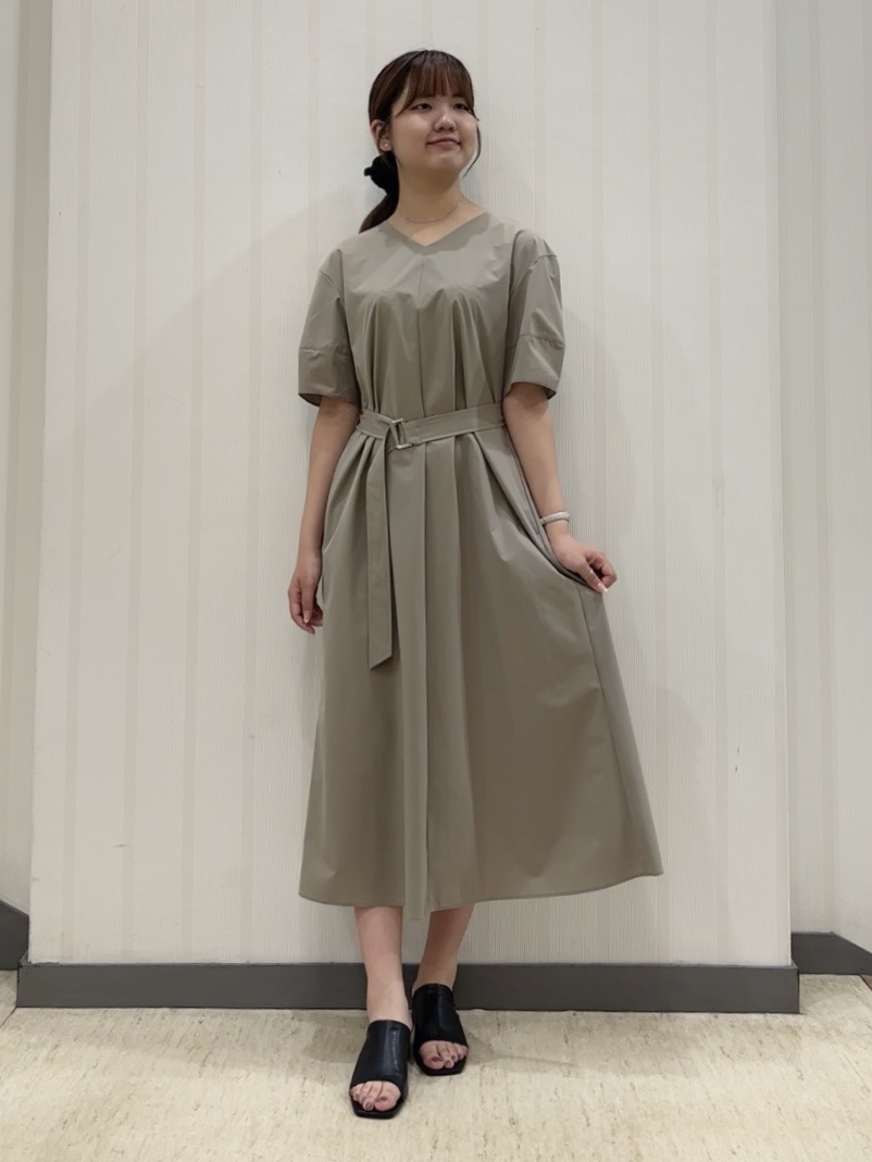 ちひさんの「INDIVI｜【撥水／UVケア／SETUP可能】軽量ベルト付きAラインワンピース」を使ったコーディネート