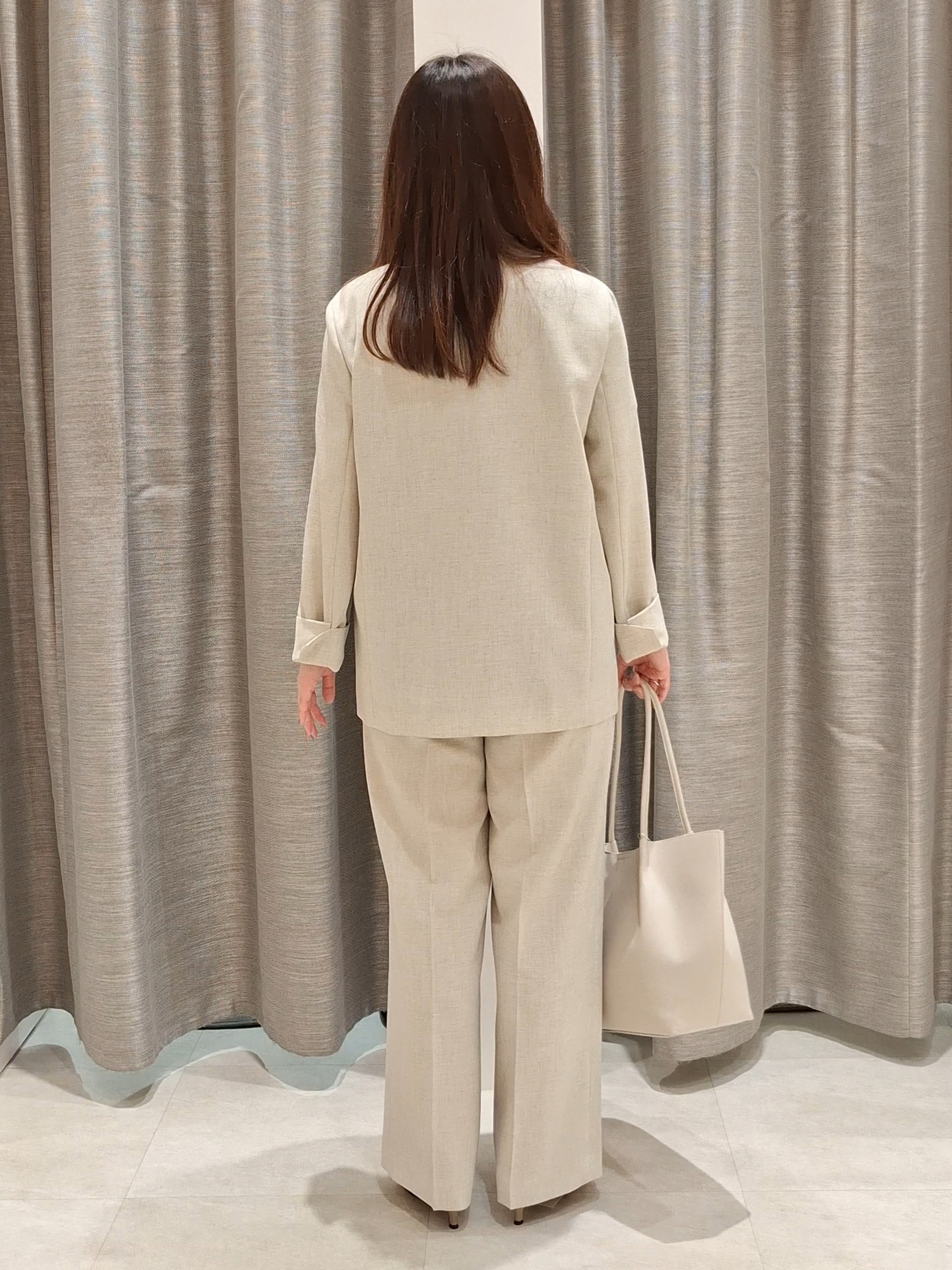 YuKaRiさんの「UNTITLED｜◆【さらりと快適/セットアップ可/UV/接触冷感】スラブカラーレスジャケット」を使ったコーディネート