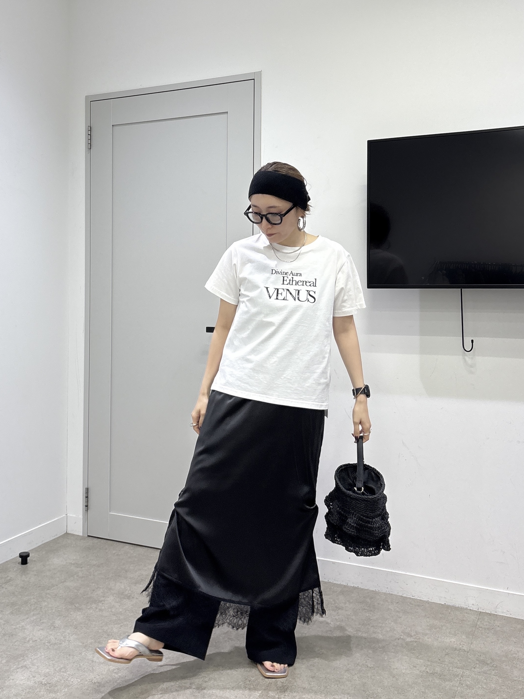 kotakiさんの「INDIVI｜タイポグラフィTシャツ【接触冷感】」を使ったコーディネート
