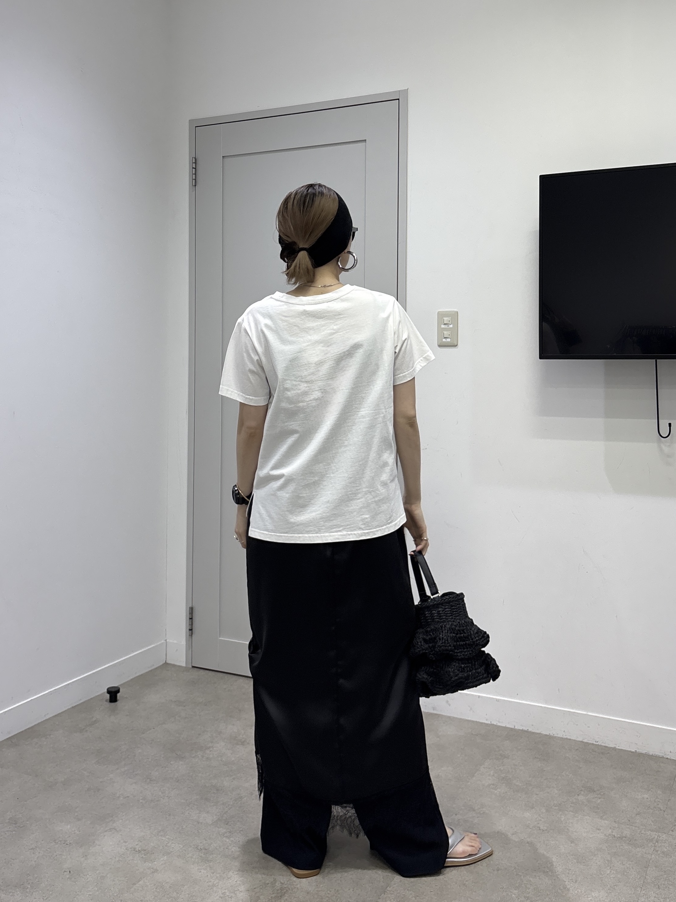 kotakiさんの「INDIVI｜タイポグラフィTシャツ【接触冷感】」を使ったコーディネート