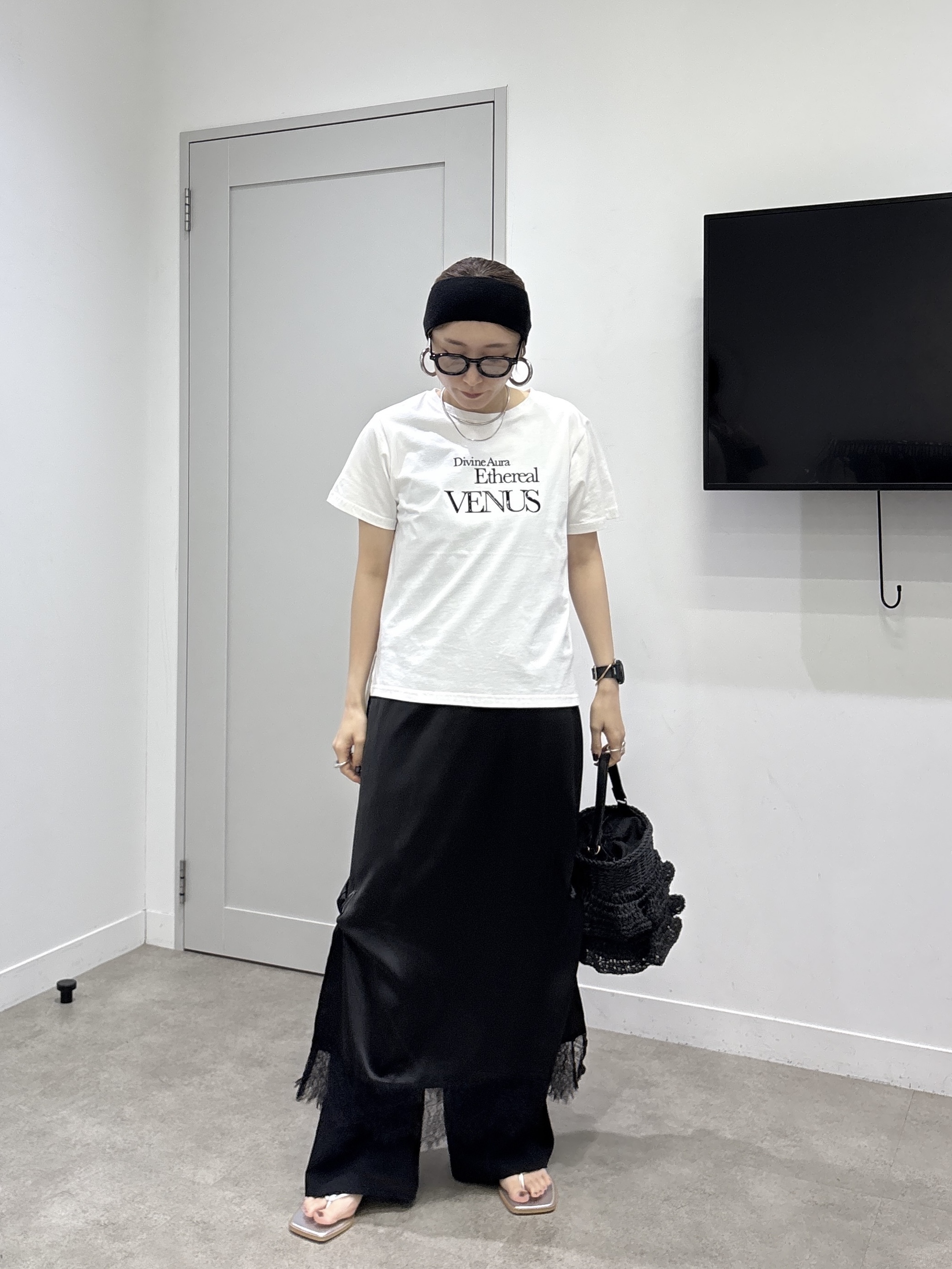 kotakiさんの「INDIVI｜タイポグラフィTシャツ【接触冷感】」を使ったコーディネート