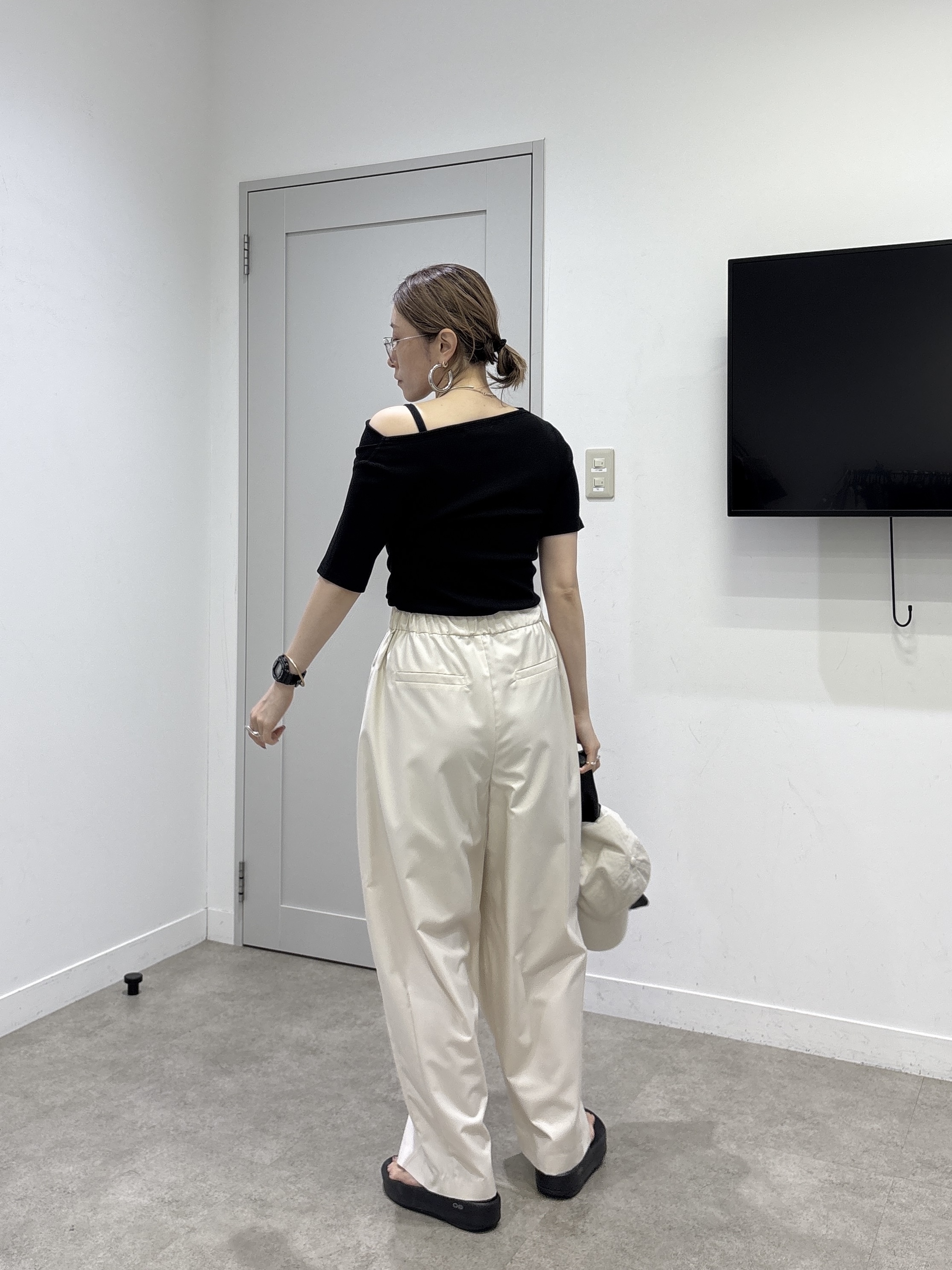 kotakiさんの「INDIVI｜オフショルハーフスリーブカットソー」を使ったコーディネート
