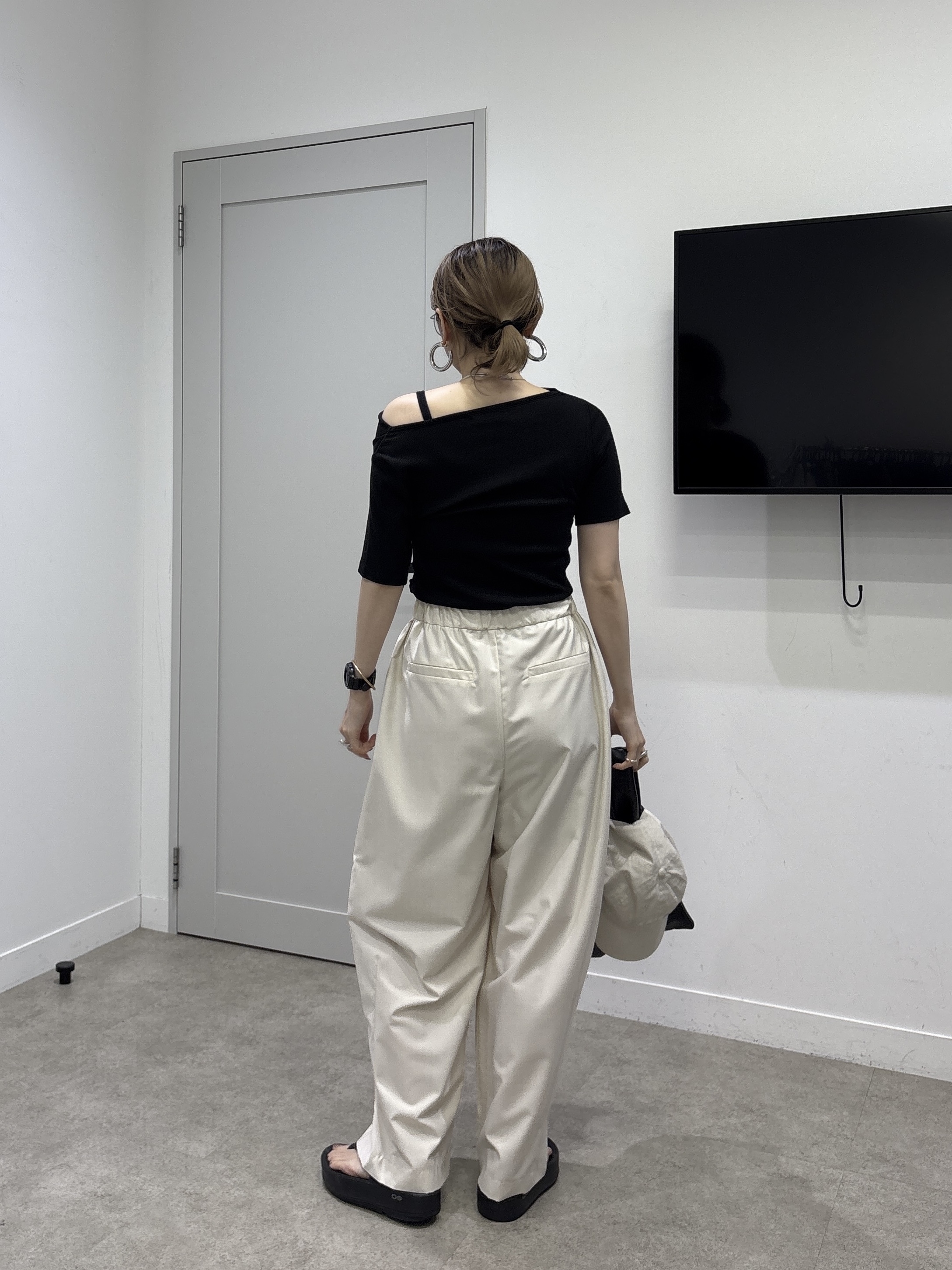 kotakiさんの「INDIVI｜オフショルハーフスリーブカットソー」を使ったコーディネート