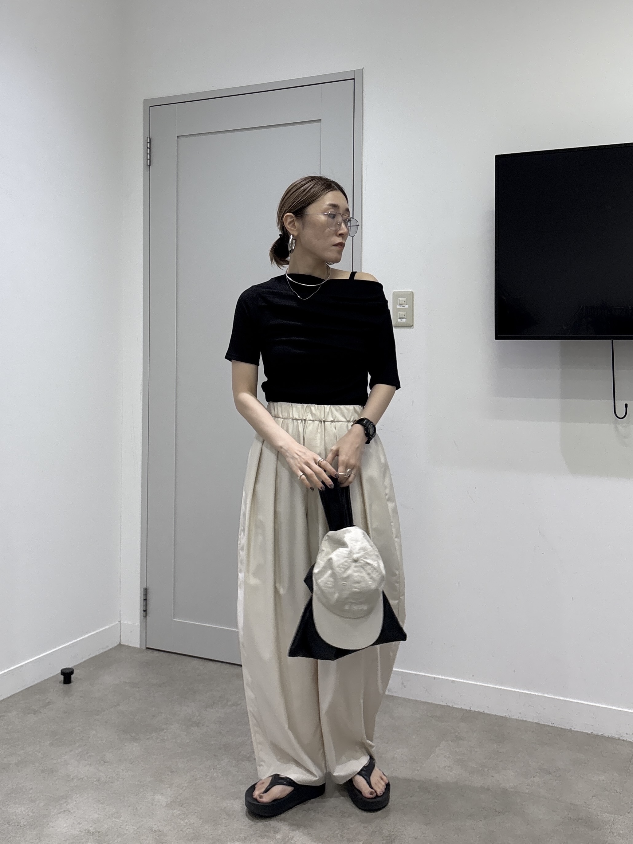 kotakiさんの「INDIVI｜オフショルハーフスリーブカットソー」を使ったコーディネート