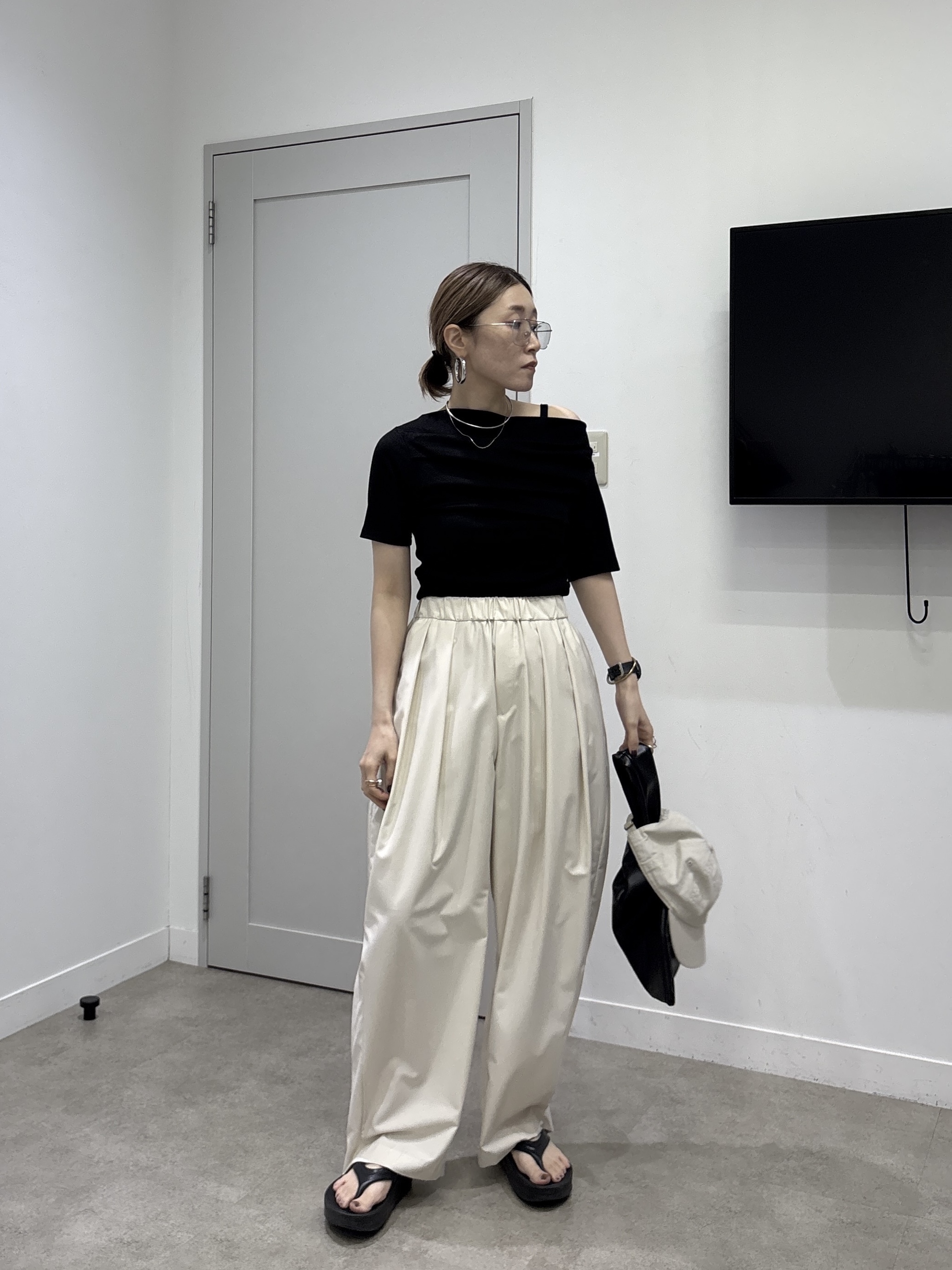 kotakiさんの「INDIVI｜オフショルハーフスリーブカットソー」を使ったコーディネート
