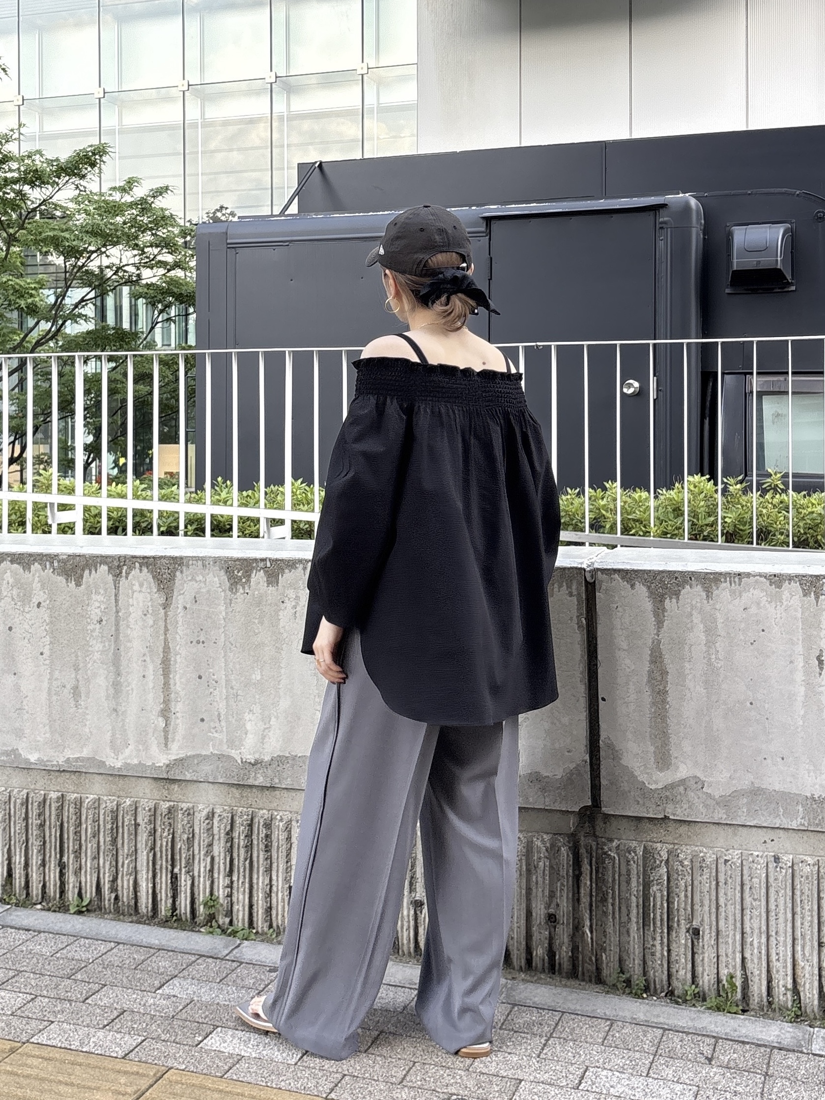 kotakiさんの「INDIVI｜サッカーオフショルブラウス【再入荷／2WAY】」を使ったコーディネート