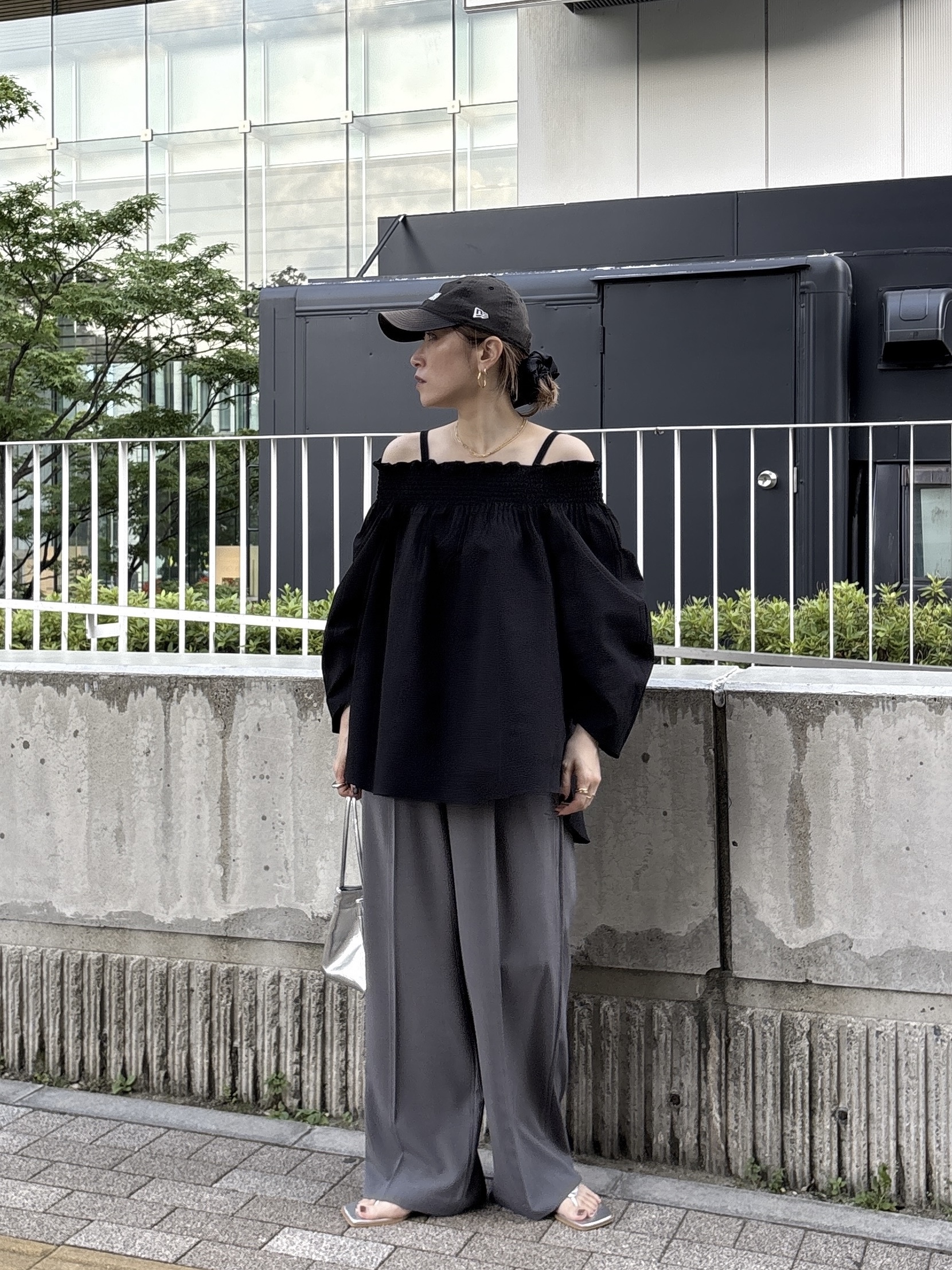 kotakiさんの「INDIVI｜サッカーオフショルブラウス【再入荷／2WAY】」を使ったコーディネート