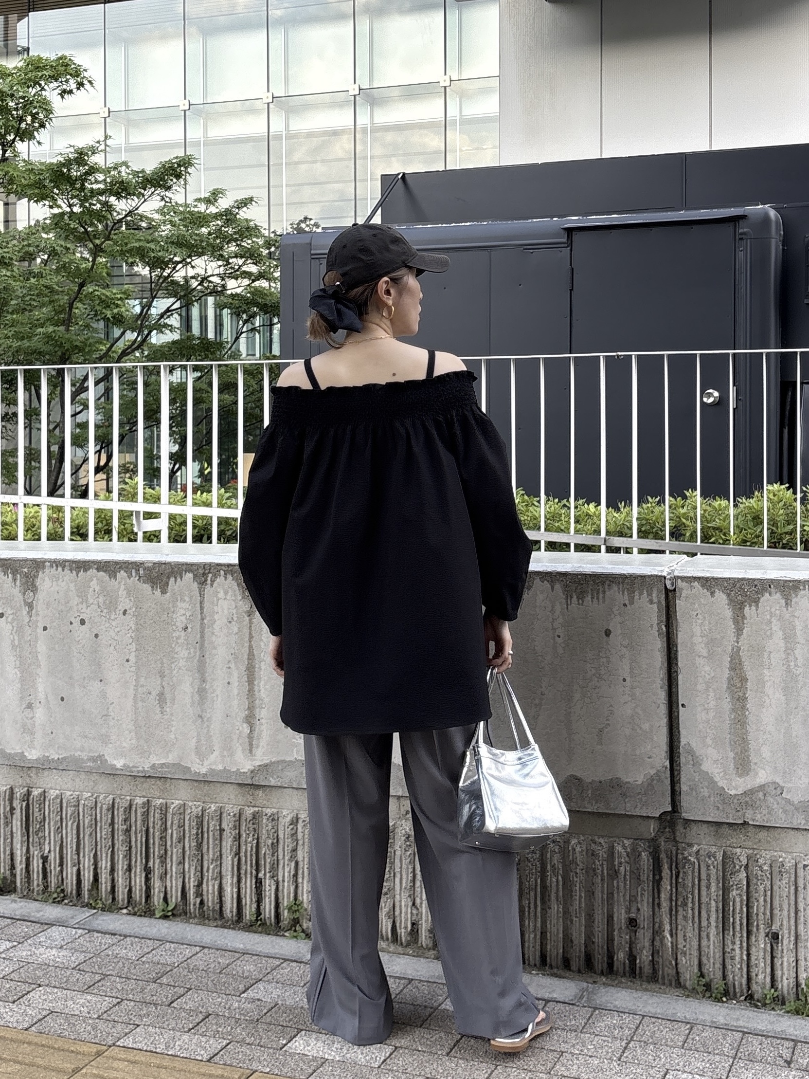 kotakiさんの「INDIVI｜サッカーオフショルブラウス【再入荷／2WAY】」を使ったコーディネート