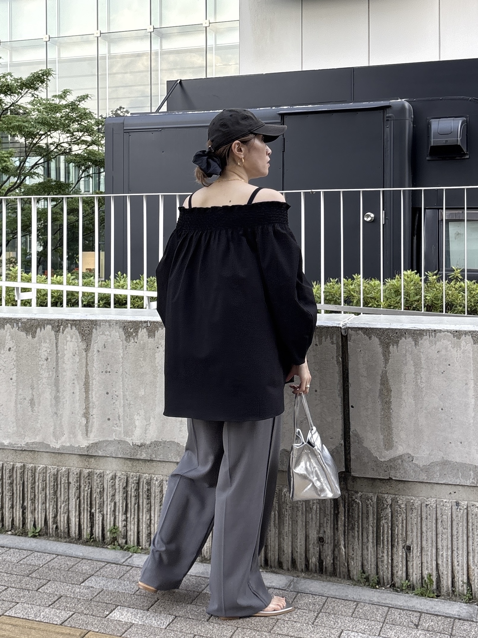 kotakiさんの「INDIVI｜サッカーオフショルブラウス【再入荷／2WAY】」を使ったコーディネート