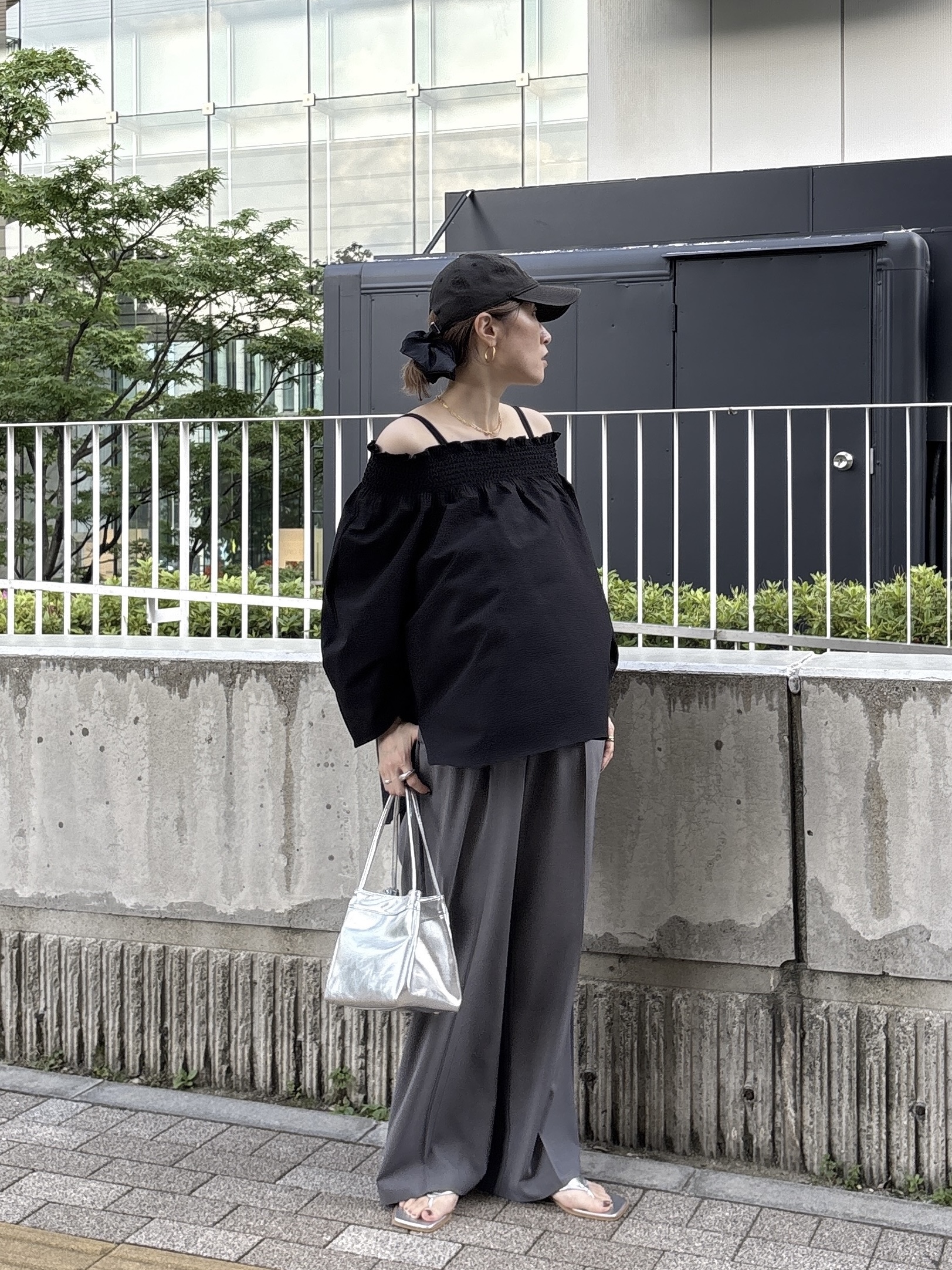 kotakiさんの「INDIVI｜サッカーオフショルブラウス【再入荷／2WAY】」を使ったコーディネート