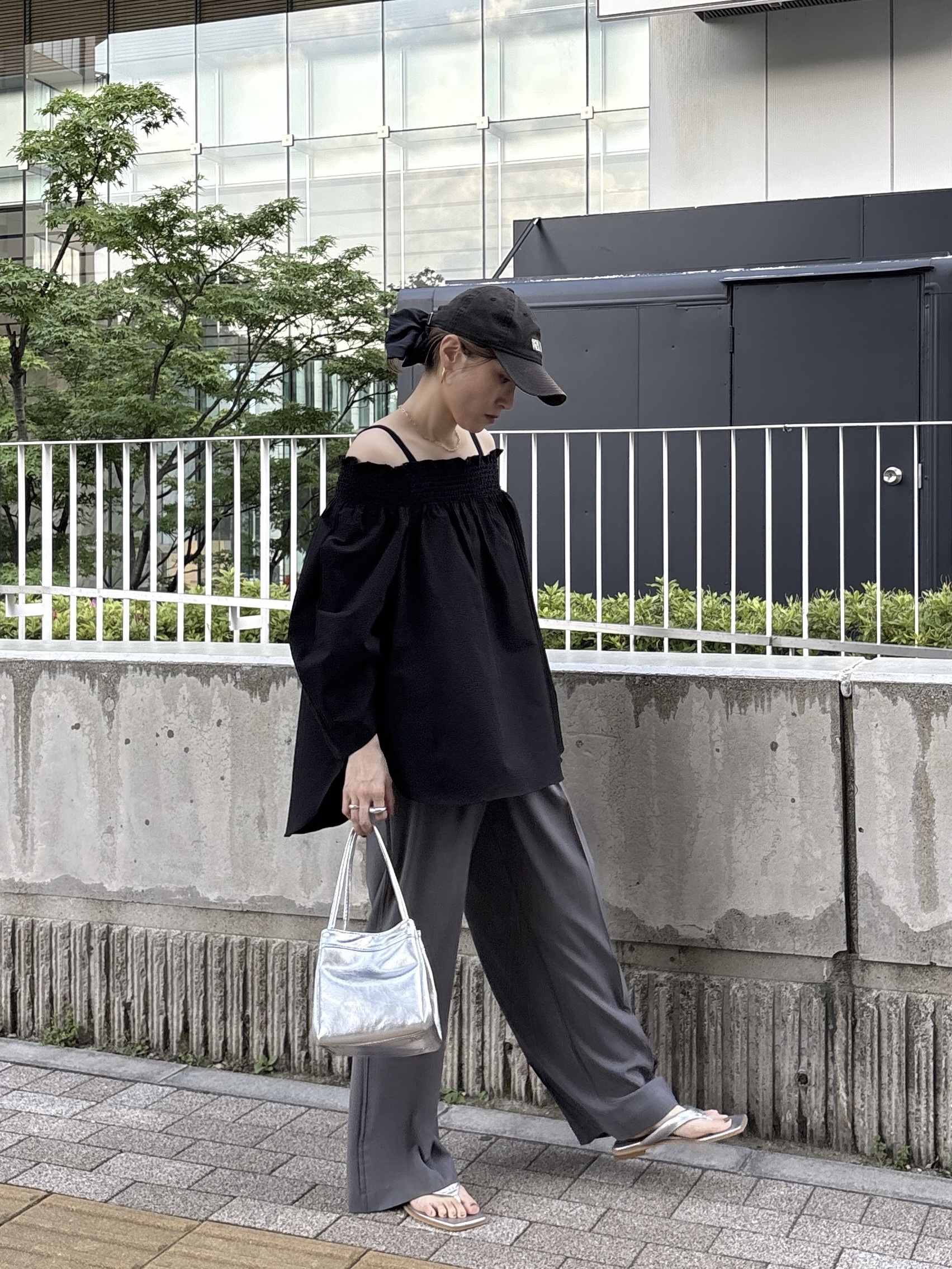 kotakiさんの「INDIVI｜サッカーオフショルブラウス【再入荷／2WAY】」を使ったコーディネート