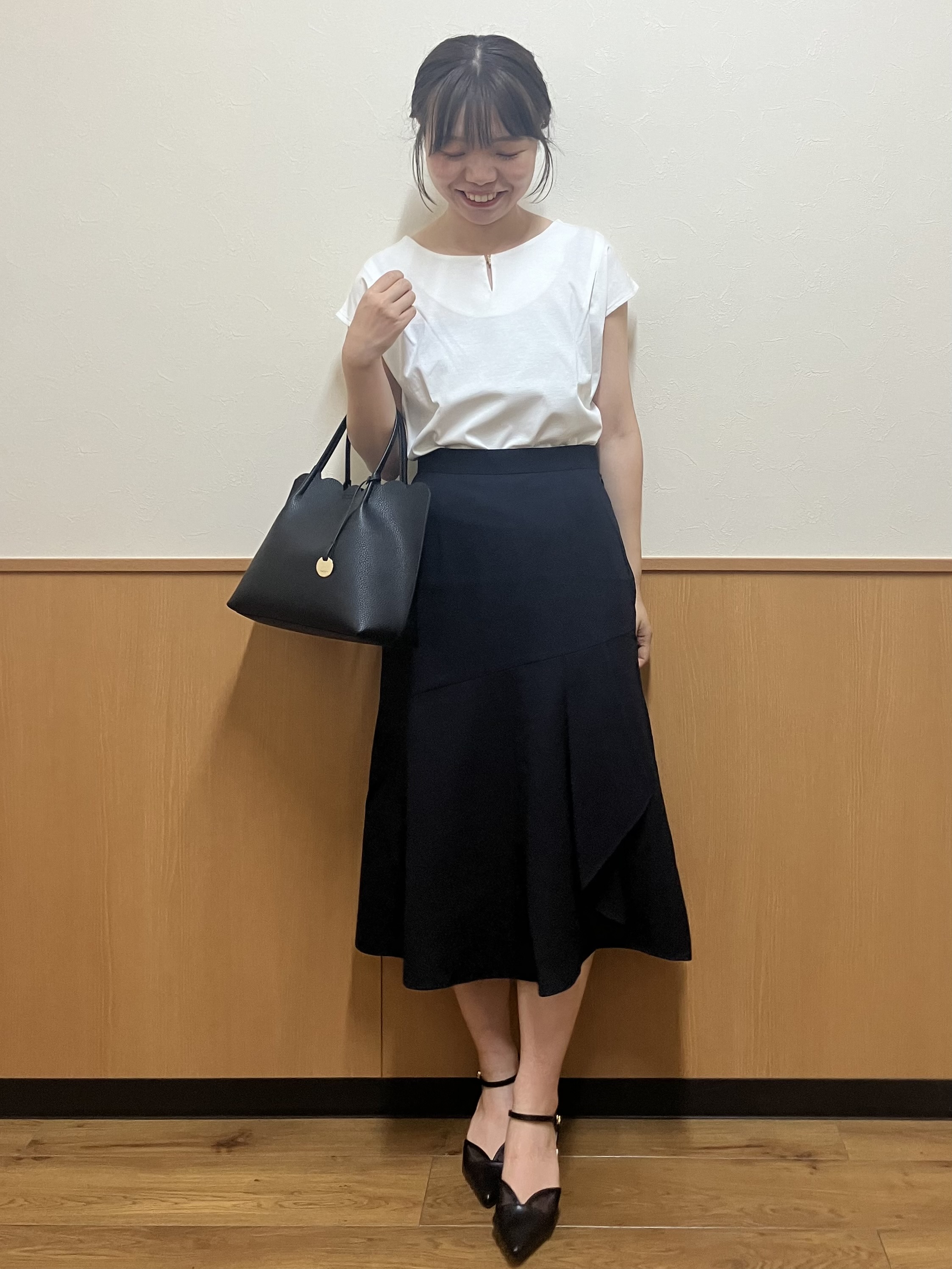 MAYUKIさんの「index｜【接触冷感】ビジューキーネックフレンチトップス《UVケア／洗濯機OK／XS～3L／8col》」を使ったコーディネート
