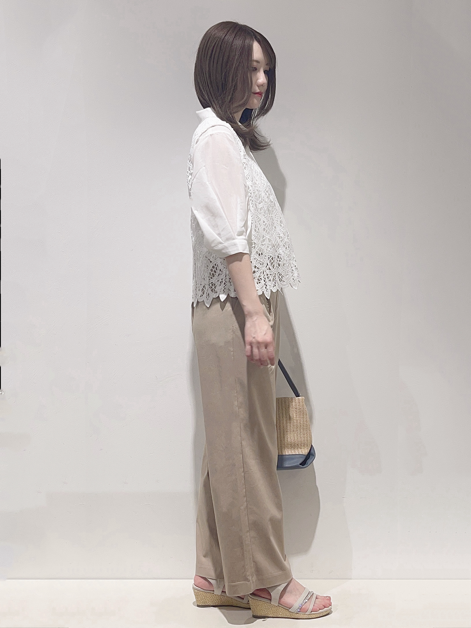 HITOMIさんの「grove｜【2点SET・二の腕カバー】レースベスト&times;シアーブラウスSET」を使ったコーディネート
