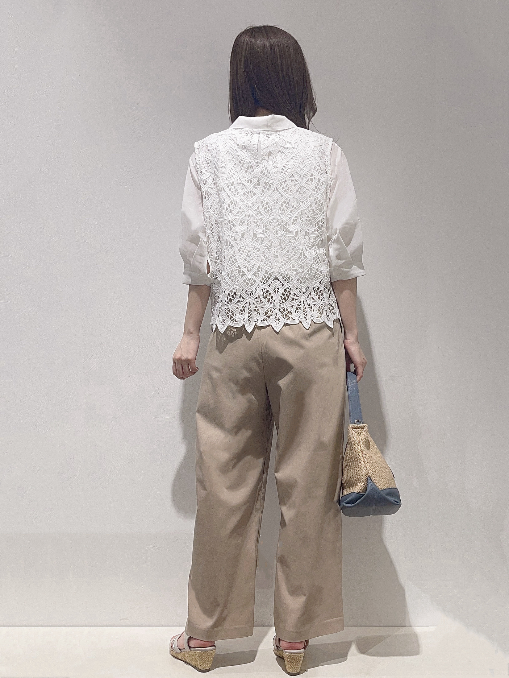 HITOMIさんの「grove｜【2点SET・二の腕カバー】レースベスト&times;シアーブラウスSET」を使ったコーディネート